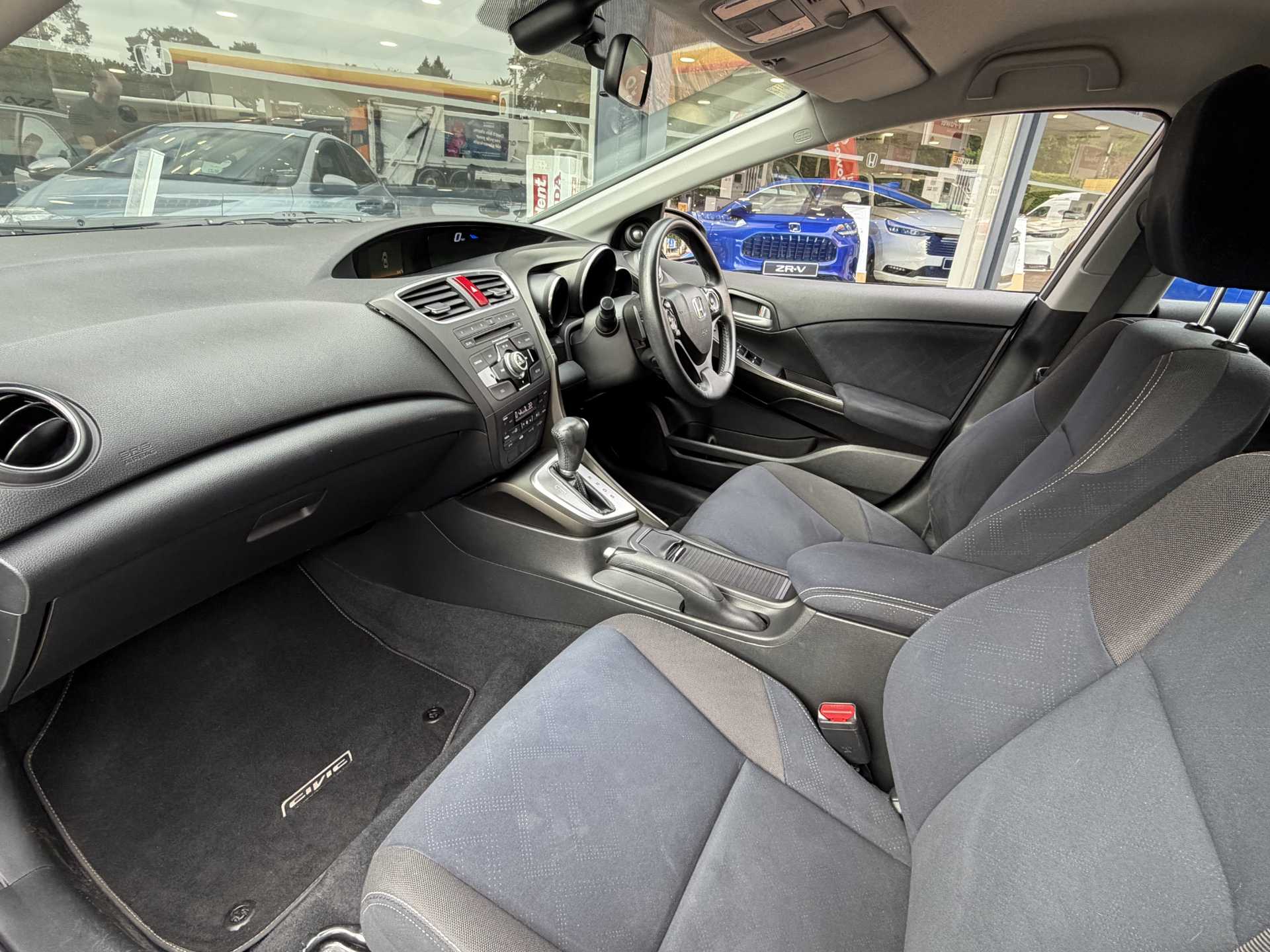 Honda Civic 1.8 i-VTEC SE Plus 5dr Auto - Image 2