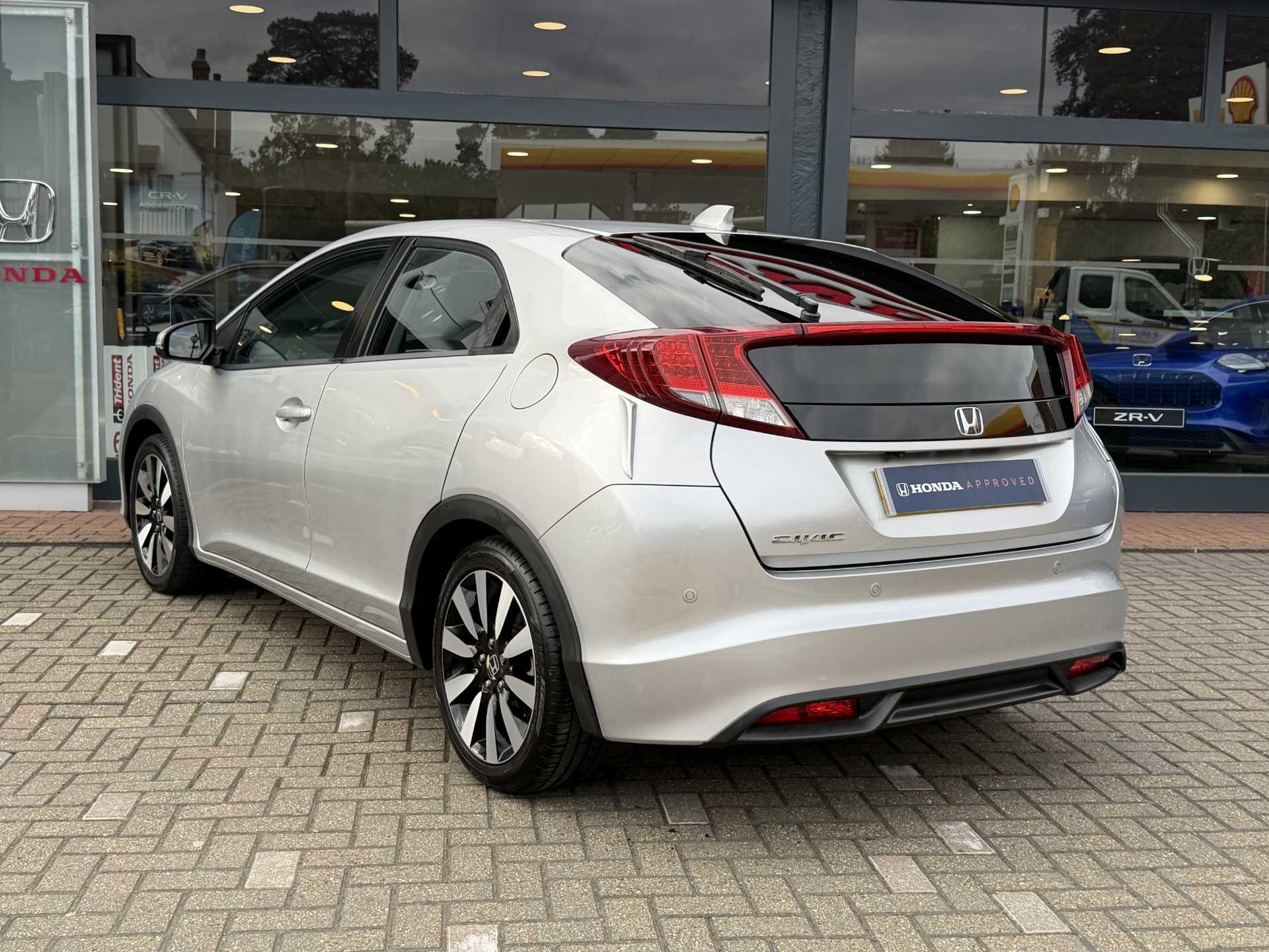 Honda Civic 1.8 i-VTEC SE Plus 5dr Auto - Image 3