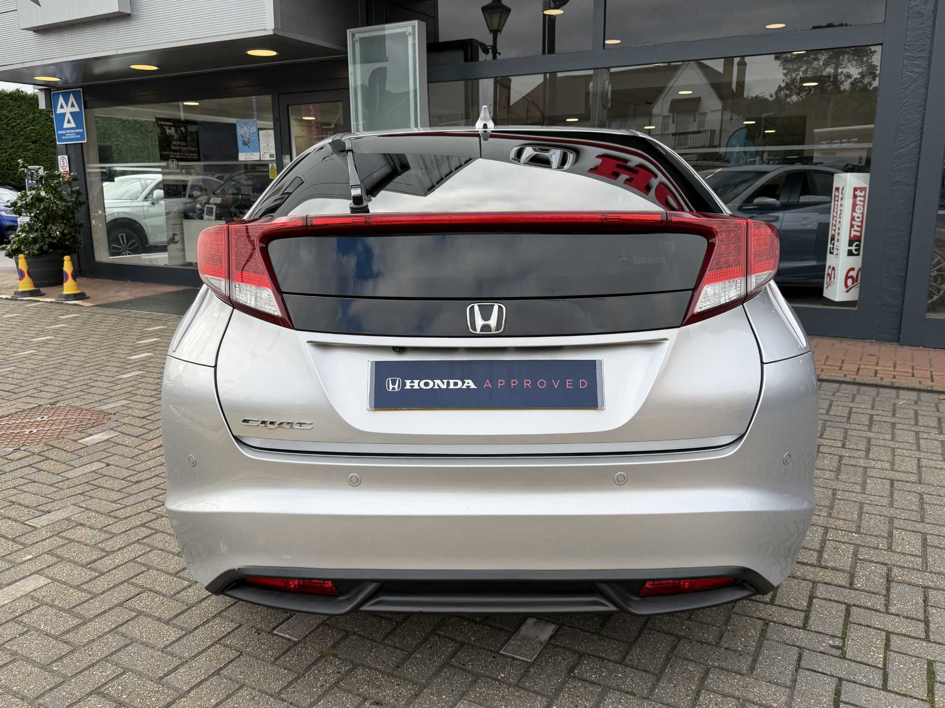 Honda Civic 1.8 i-VTEC SE Plus 5dr Auto - Image 7