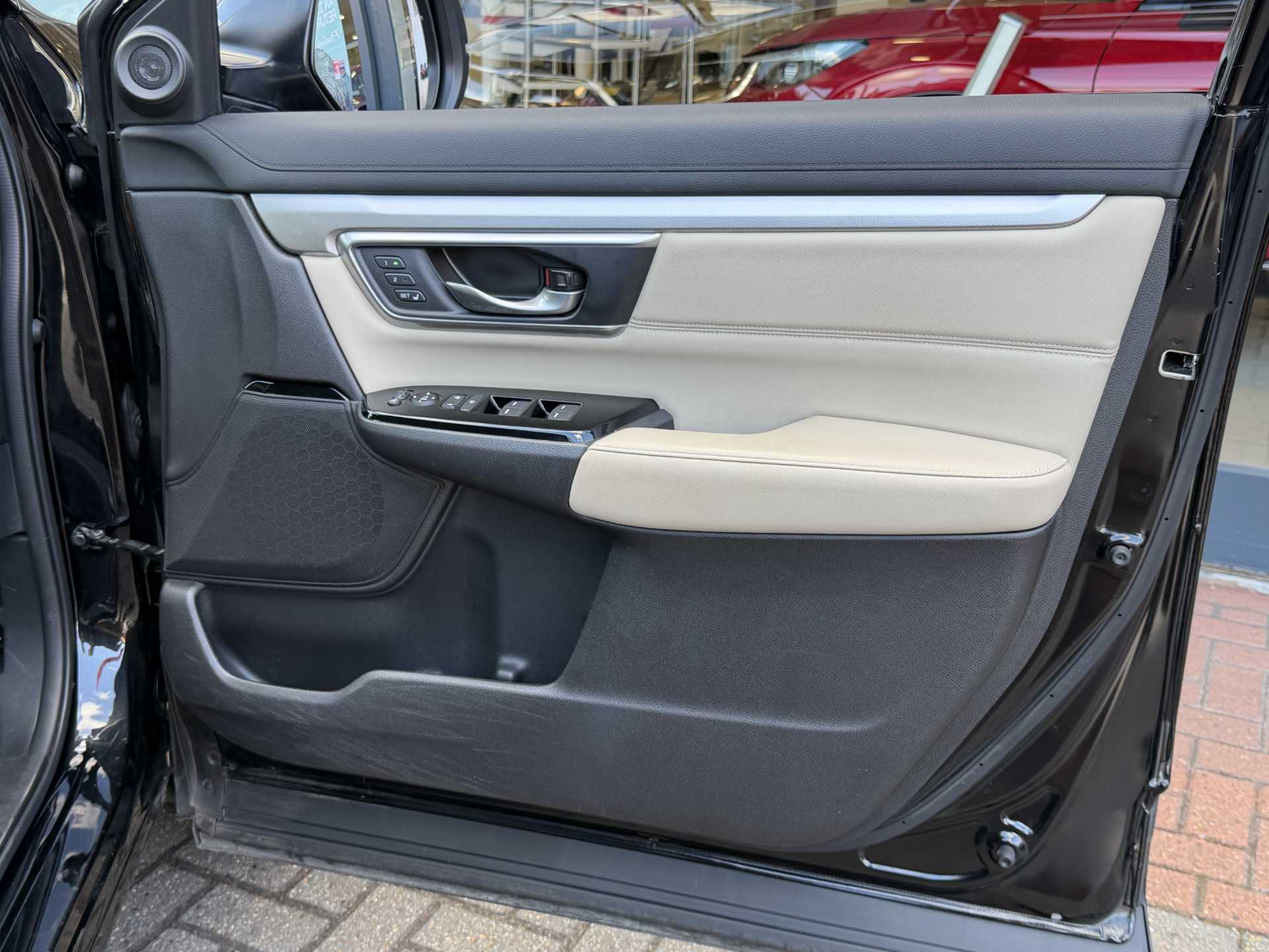 Honda CR-V 2.0 i-MMD Hybrid EX 5dr eCVT — image 17
