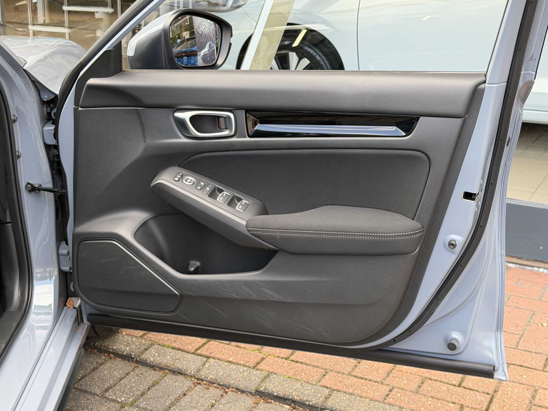 Honda Civic 2.0 eHEV Elegance 5dr CVT - Image 17