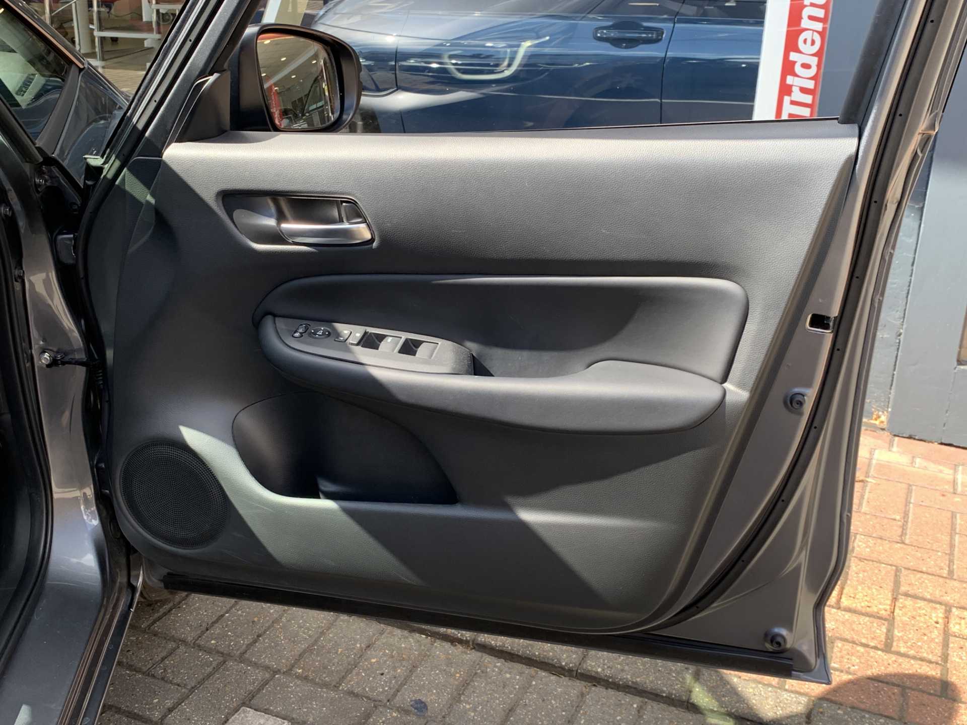 Honda Jazz 1.5 i-MMD Hybrid SR 5dr eCVT - Image 17