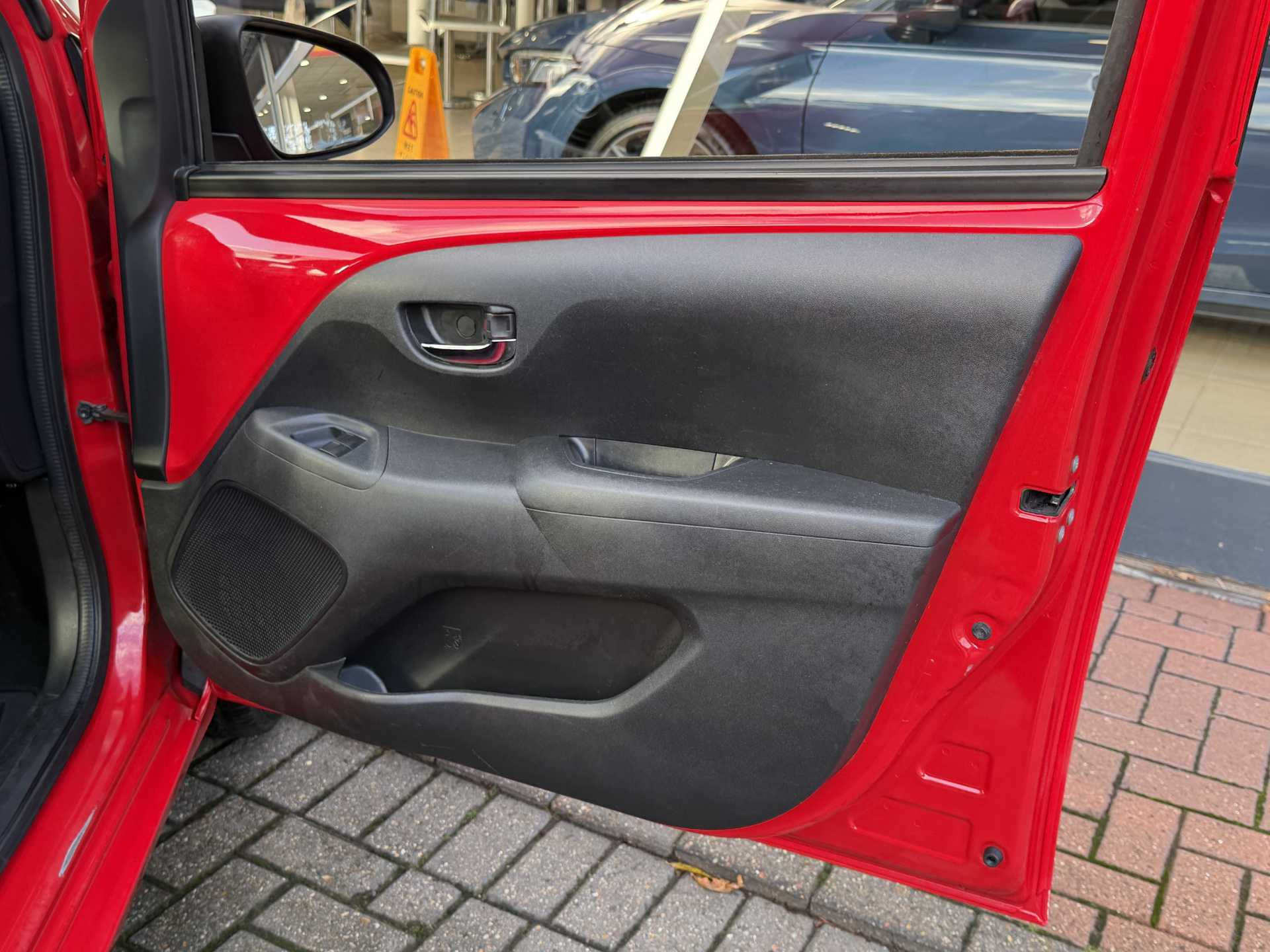 Toyota AYGO 1.0 VVT-i X-Play 5dr - Image 17