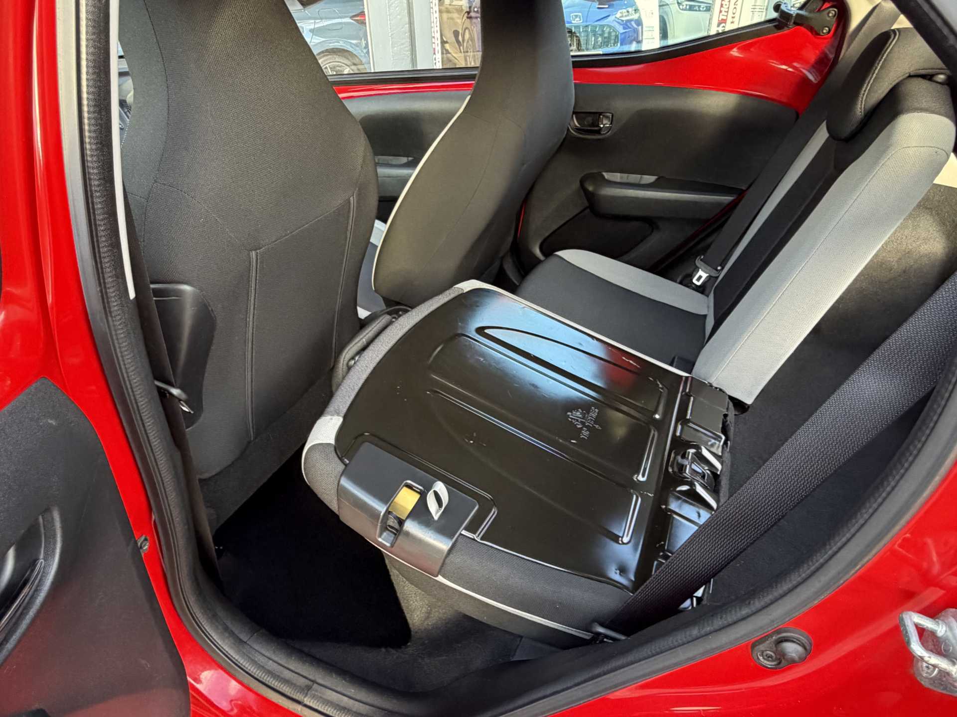 Toyota AYGO 1.0 VVT-i X-Play 5dr - Image 18