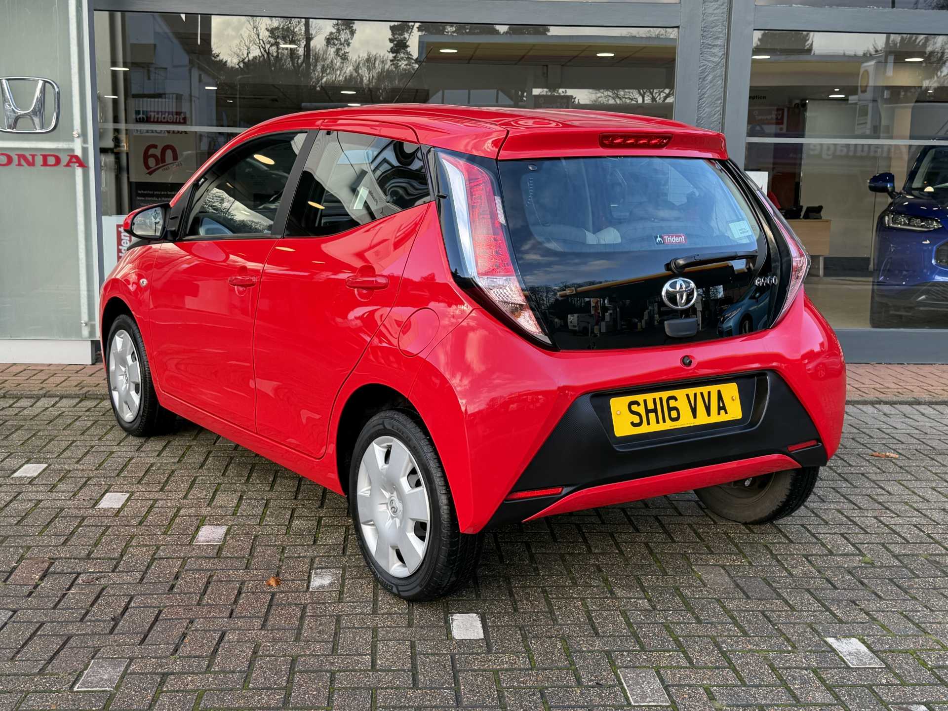Toyota AYGO 1.0 VVT-i X-Play 5dr - Image 3