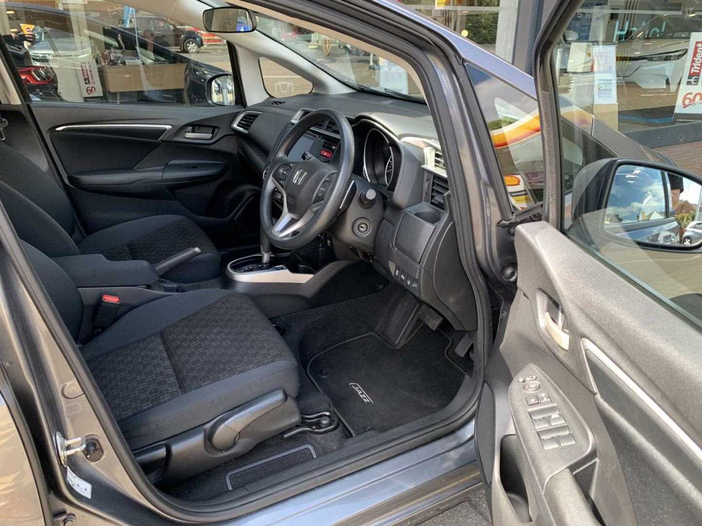 Honda JAZZ 1.3 SE Navi 5dr CVT - Image 15