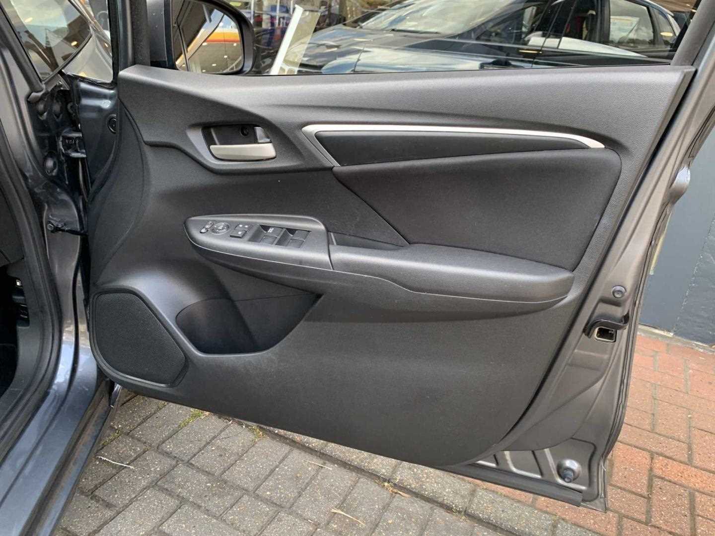 Honda JAZZ 1.3 SE Navi 5dr CVT - Image 17
