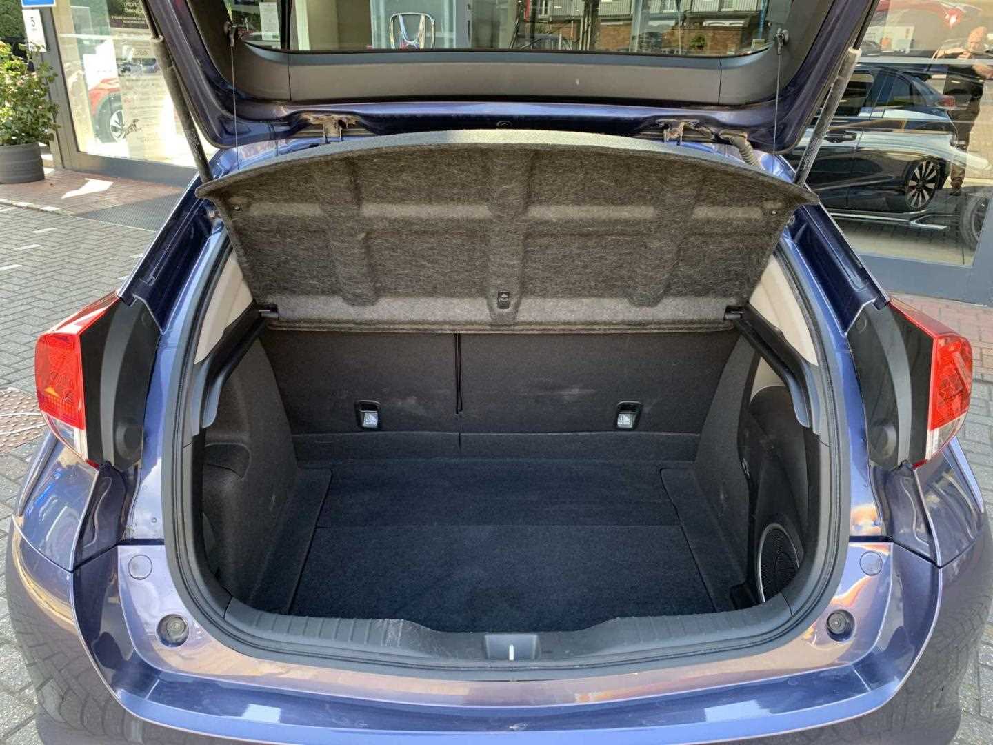 Honda CIVIC 1.8 i-VTEC SR 5dr Auto - Image 13