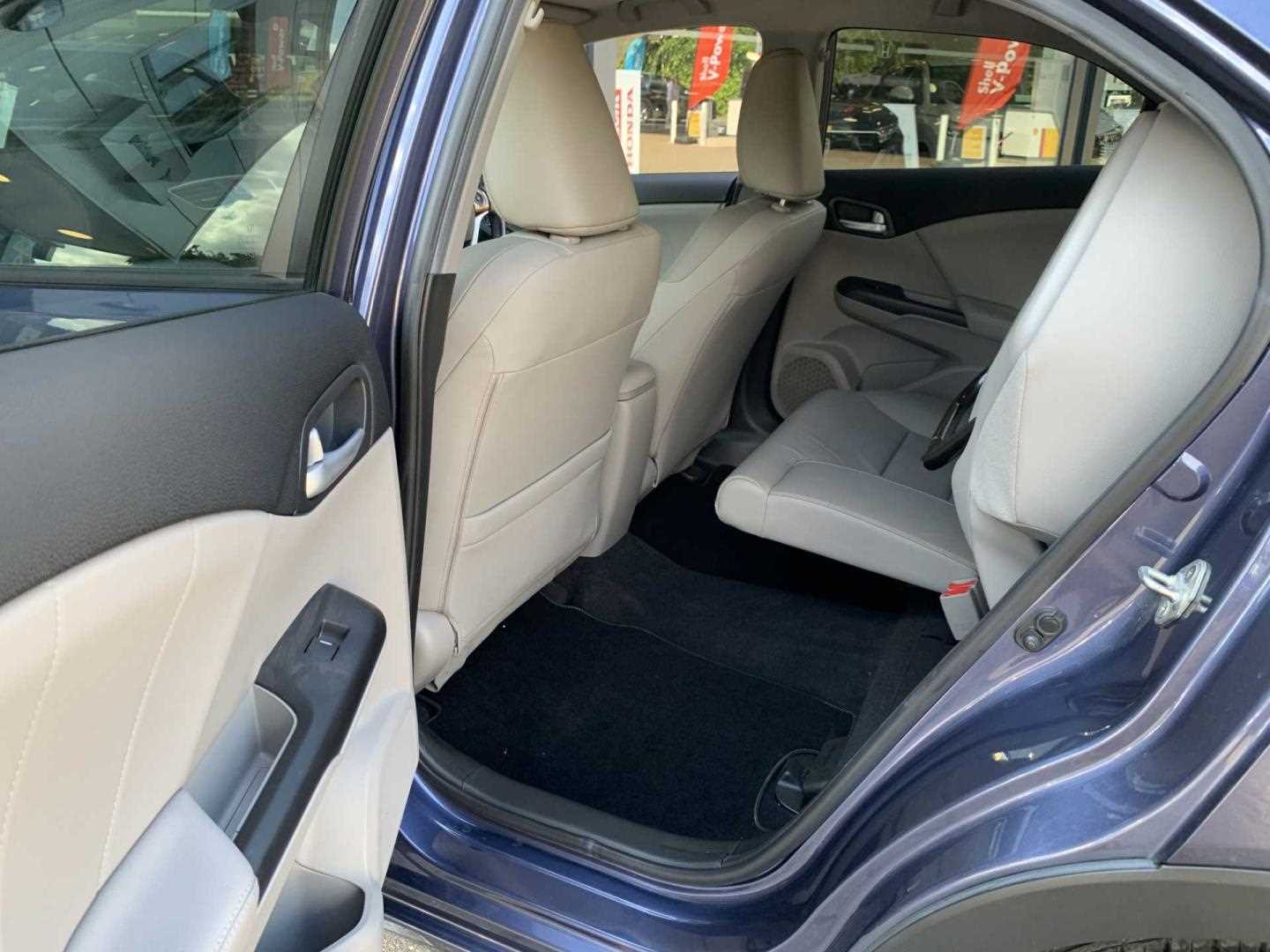 Honda CIVIC 1.8 i-VTEC SR 5dr Auto - Image 18