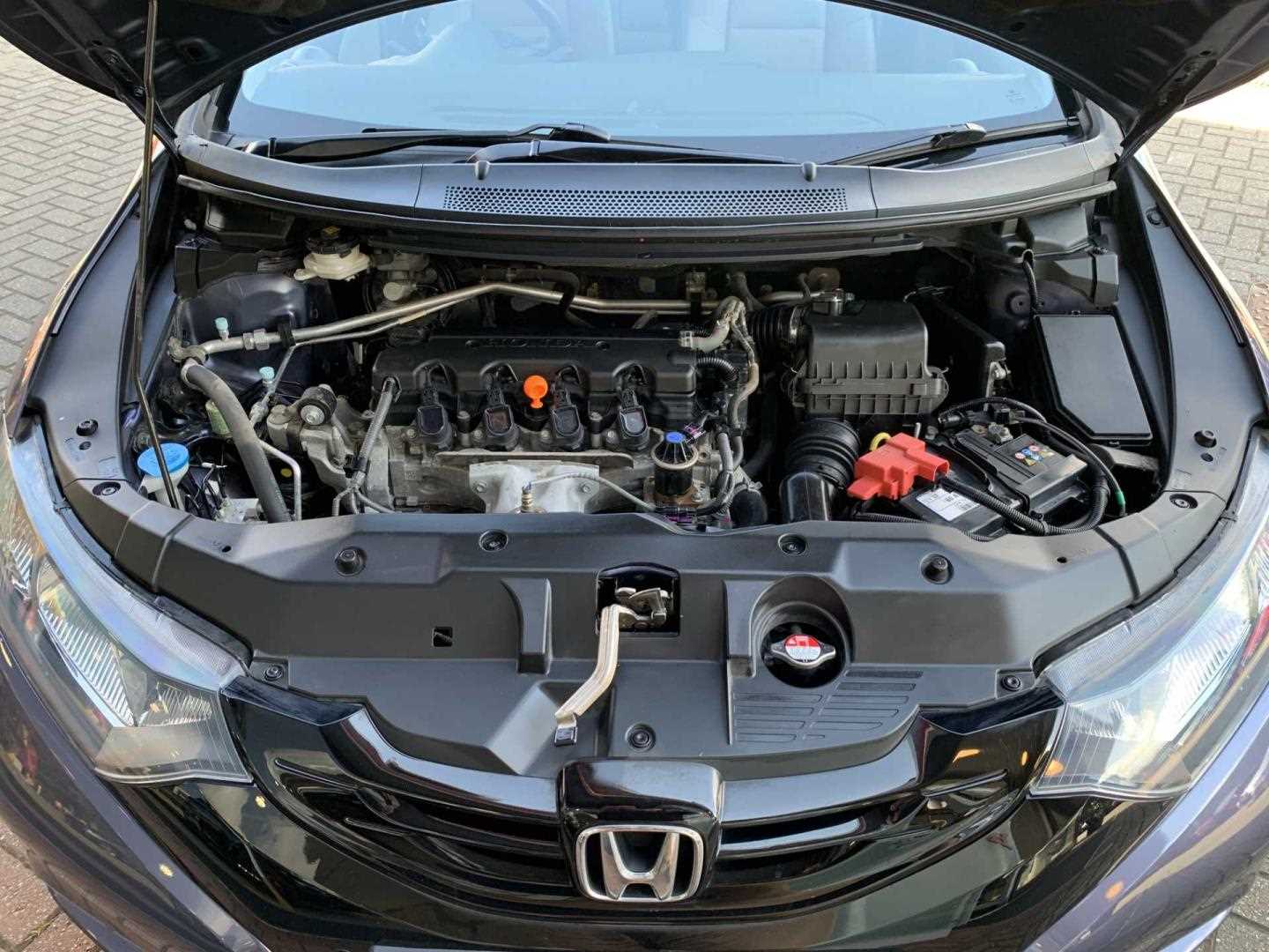 Honda CIVIC 1.8 i-VTEC SR 5dr Auto - Image 20