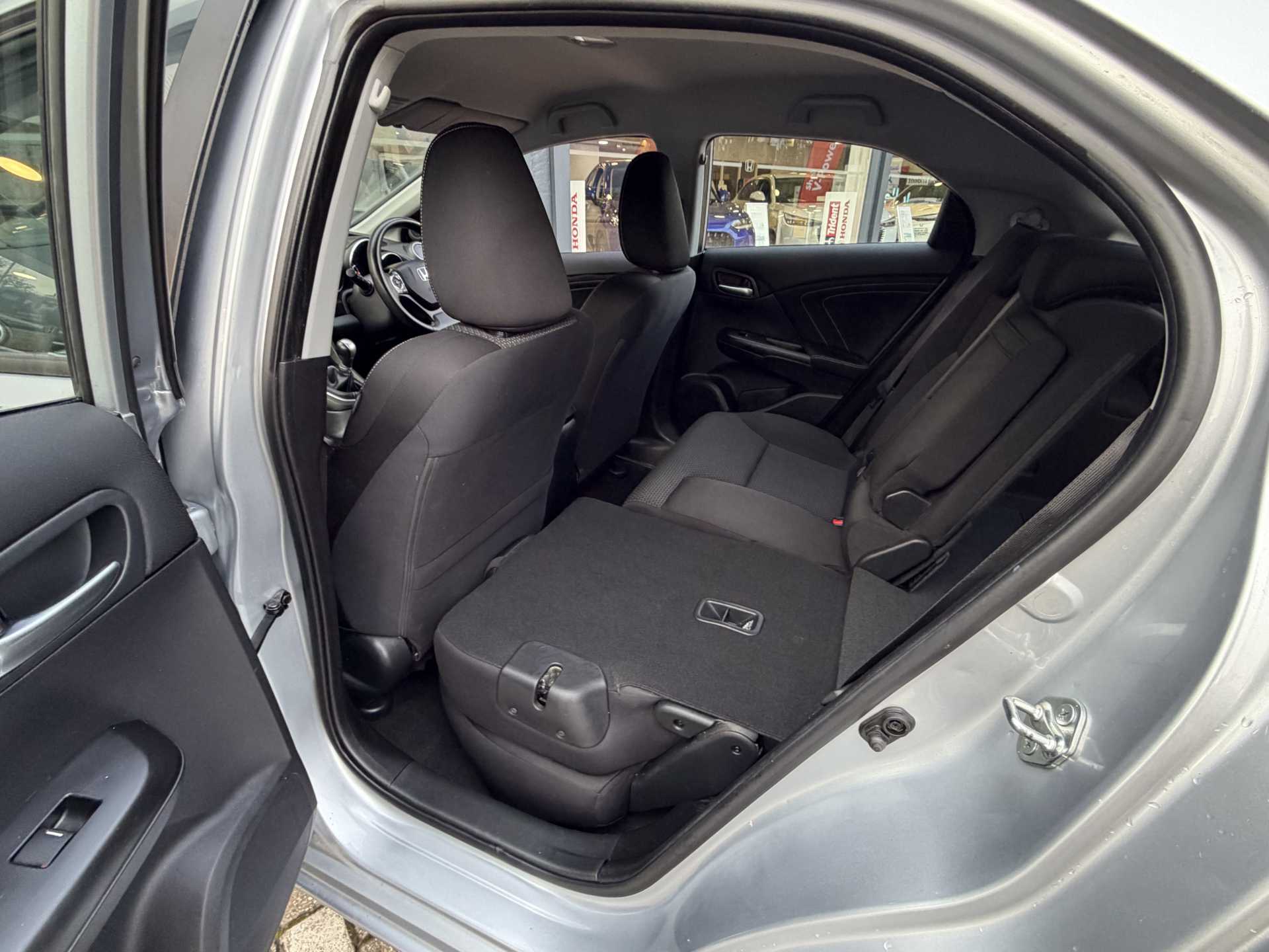 Honda Civic 1.8 i-VTEC SR 5dr [DASP] - Image 19