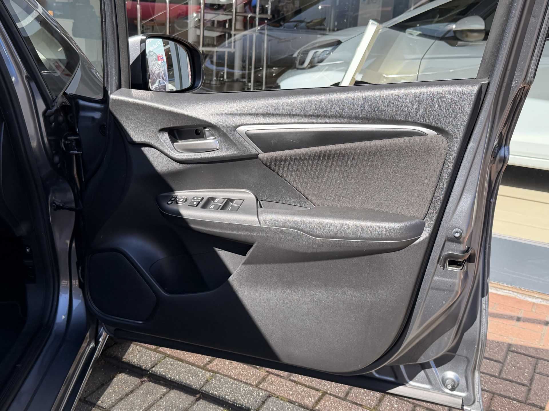 Honda Jazz 1.3 i-VTEC EX Navi 5dr CVT - Image 17