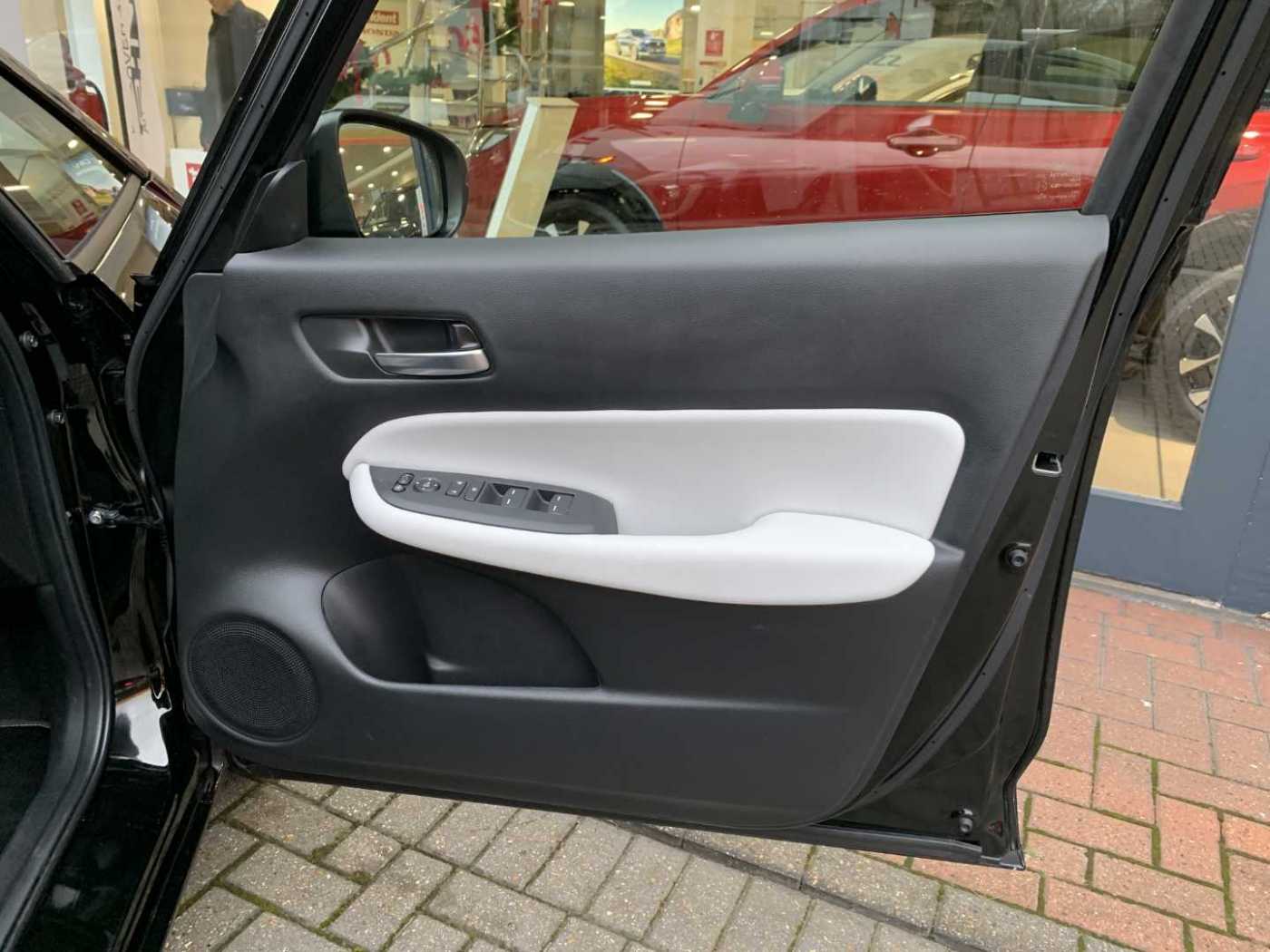 Honda JAZZ 1.5 i-MMD Hybrid EX 5dr eCVT - Image 17