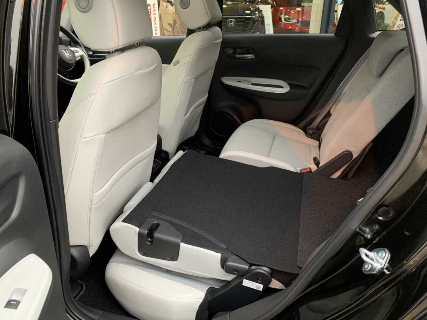 Honda JAZZ 1.5 i-MMD Hybrid EX 5dr eCVT - Image 19