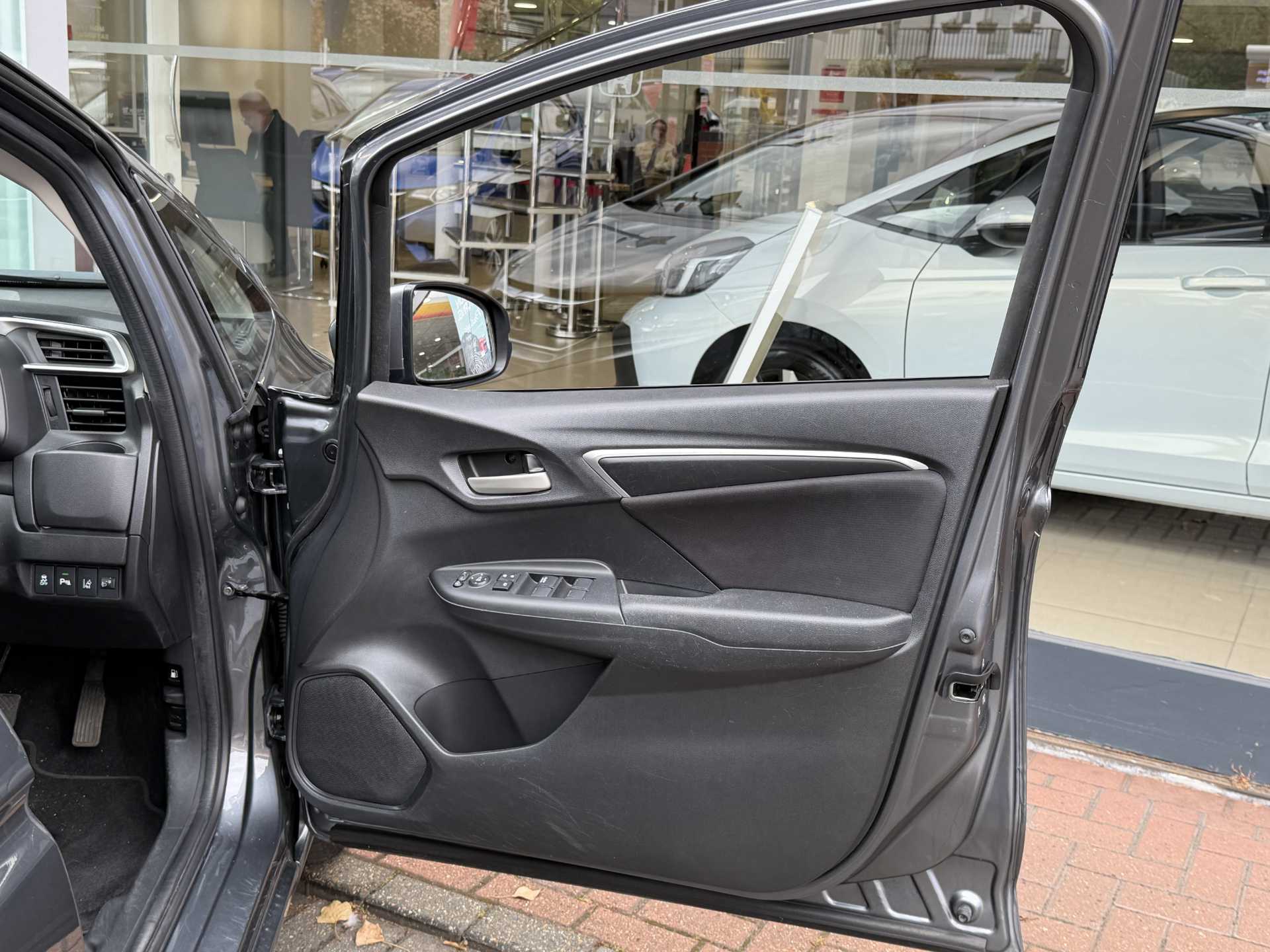 Honda Jazz 1.3 i-VTEC SE Navi 5dr CVT - Image 17