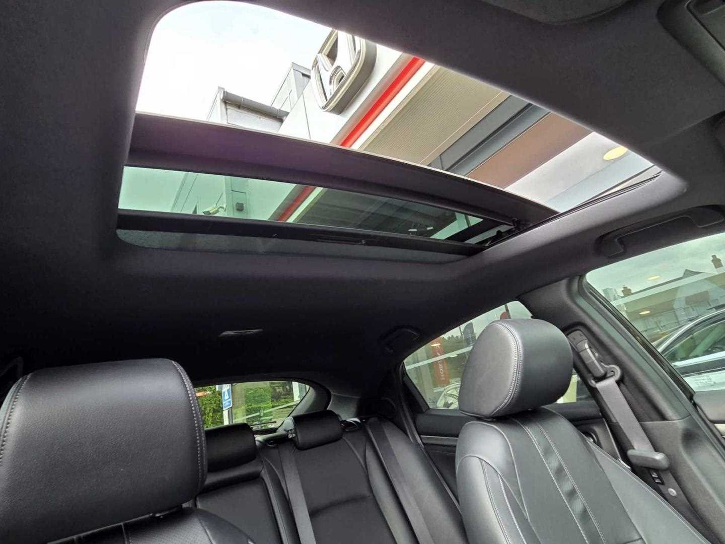Honda CIVIC 1.5 VTEC Turbo Prestige 5dr CVT - Image 18