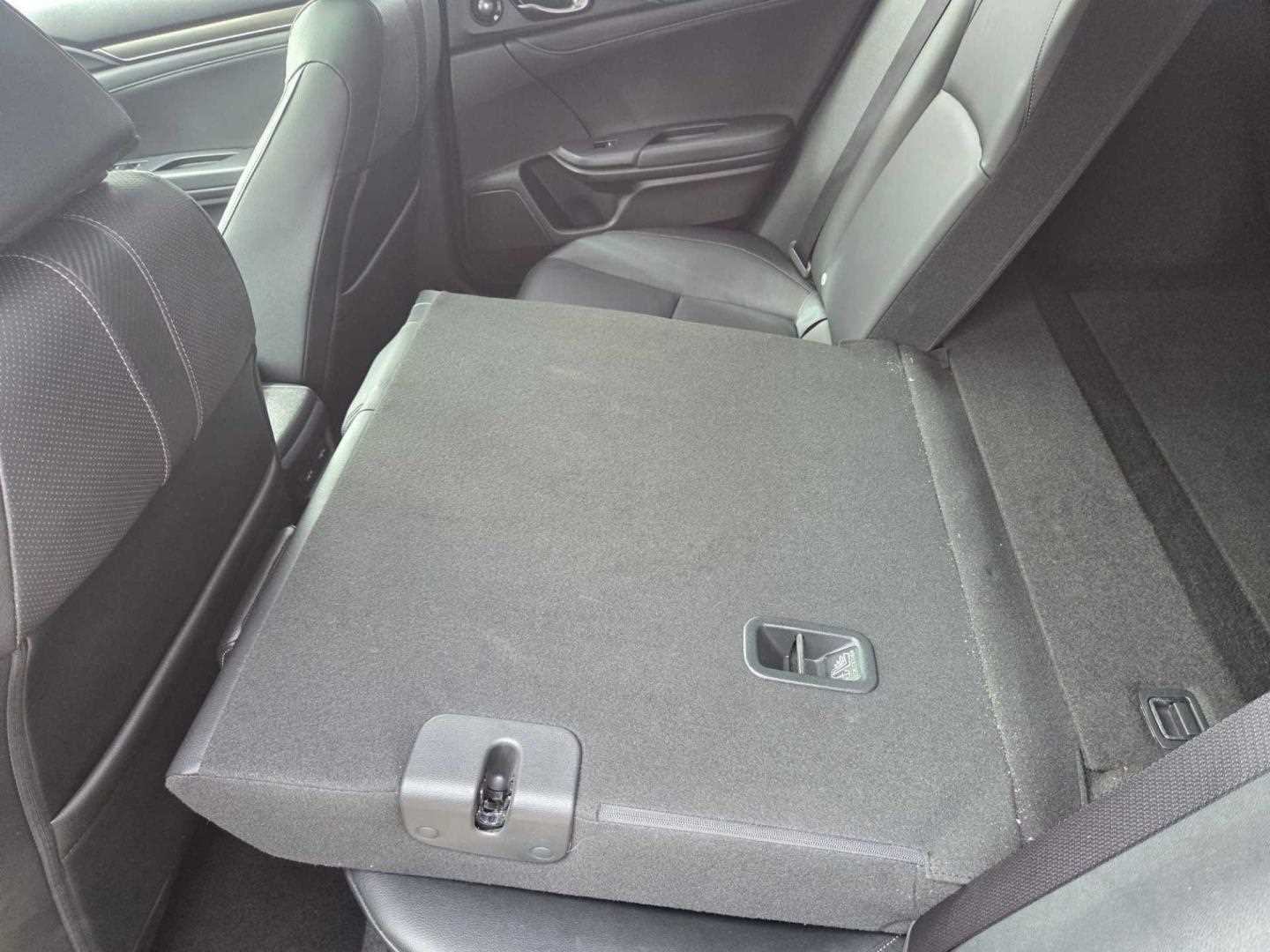Honda CIVIC 1.5 VTEC Turbo Prestige 5dr CVT - Image 19