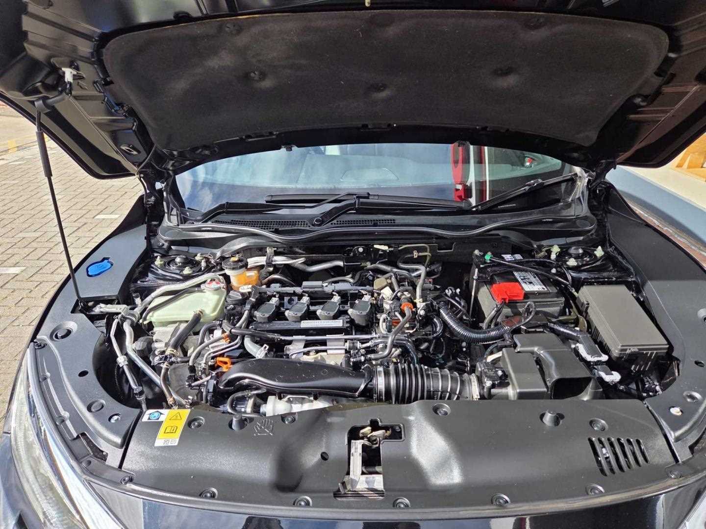 Honda CIVIC 1.5 VTEC Turbo Prestige 5dr CVT - Image 20
