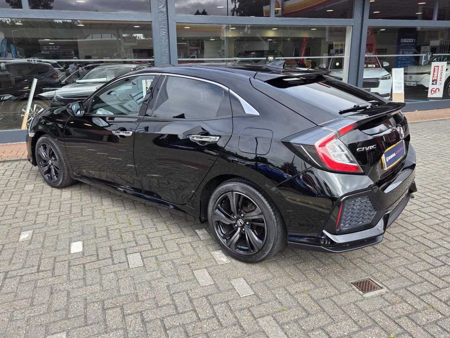 Honda CIVIC 1.5 VTEC Turbo Prestige 5dr CVT - Image 3