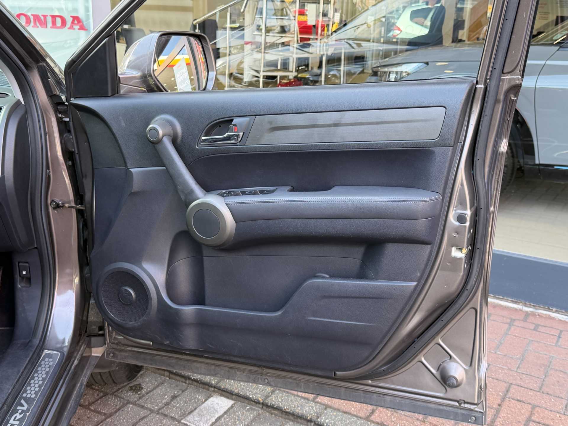 Honda CR-V 2.0 i-VTEC EX 5dr Auto — image 17