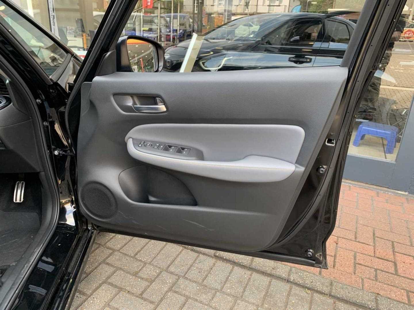 Honda JAZZ 1.5 i-MMD Hybrid Advance Sport 5dr eCVT - Image 17