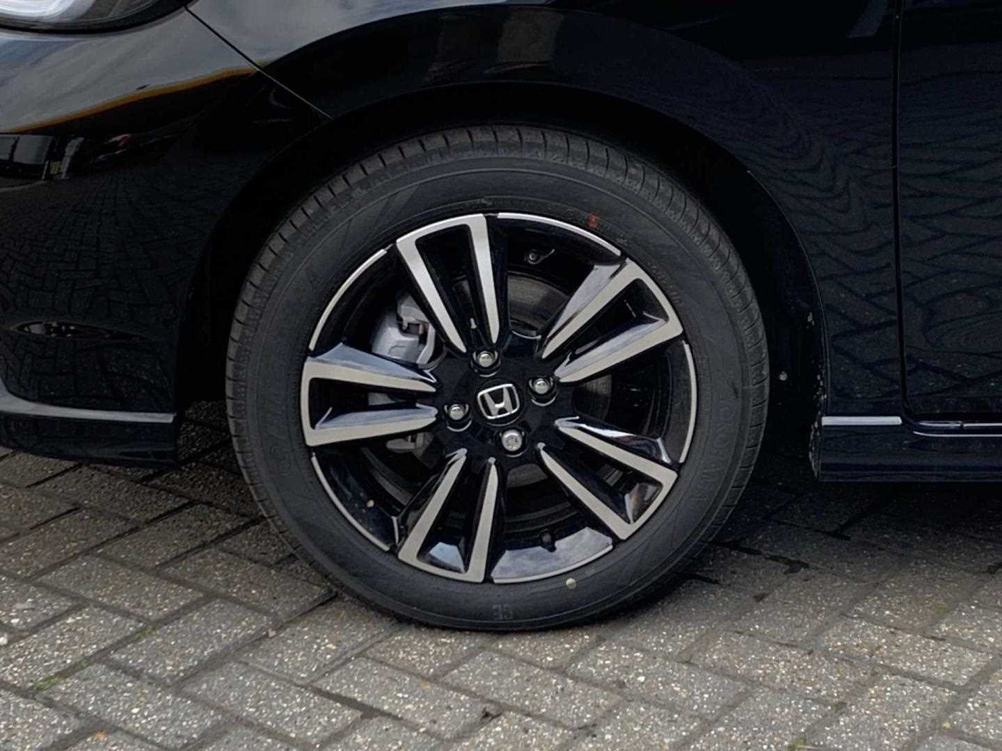 Honda JAZZ 1.5 i-MMD Hybrid Advance Sport 5dr eCVT - Image 9