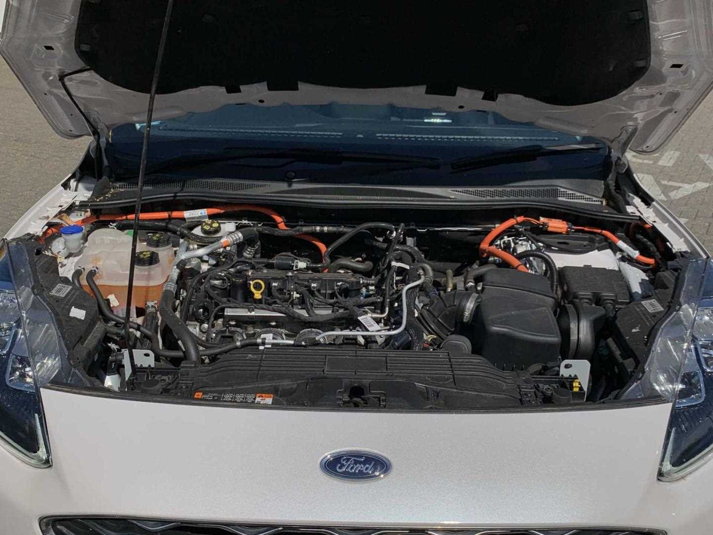 Ford KUGA 2.5 PHEV Vignale 5dr CVT - Image 20