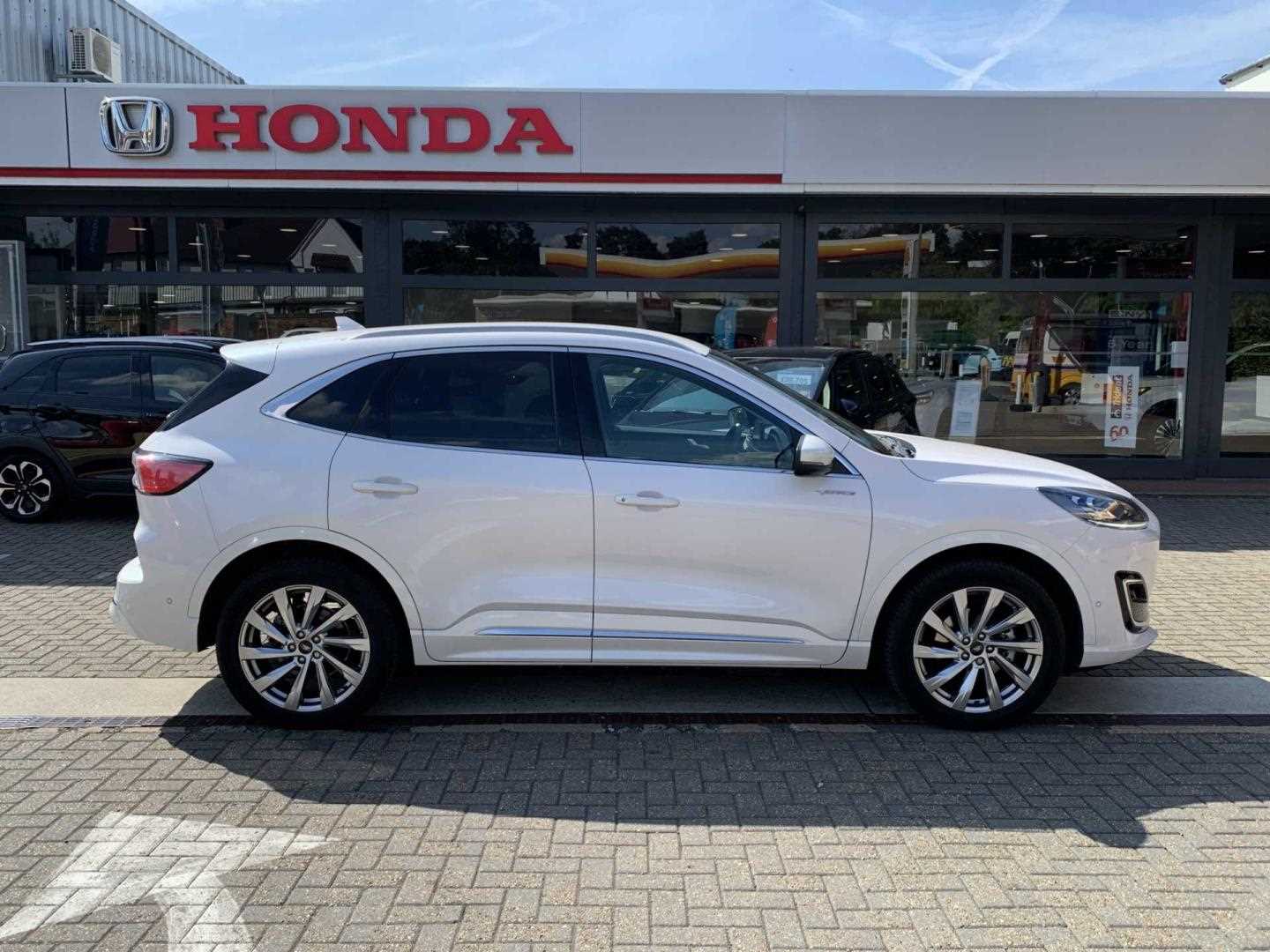 Ford KUGA 2.5 PHEV Vignale 5dr CVT - Image 5