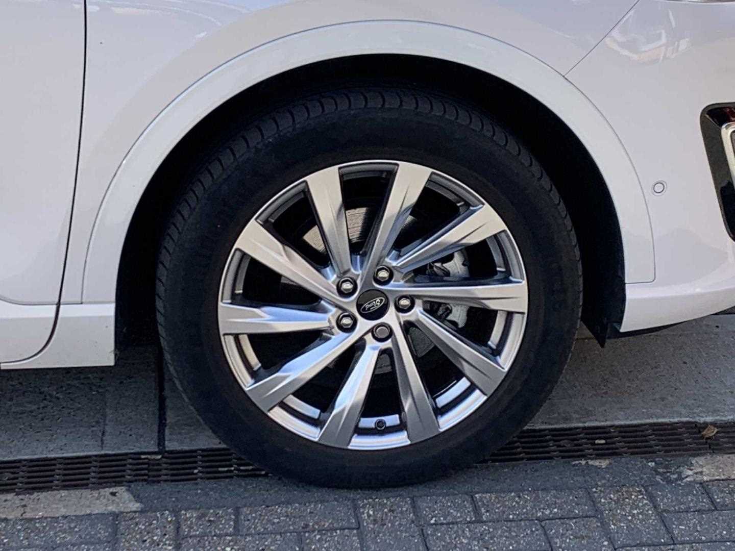 Ford KUGA 2.5 PHEV Vignale 5dr CVT - Image 9
