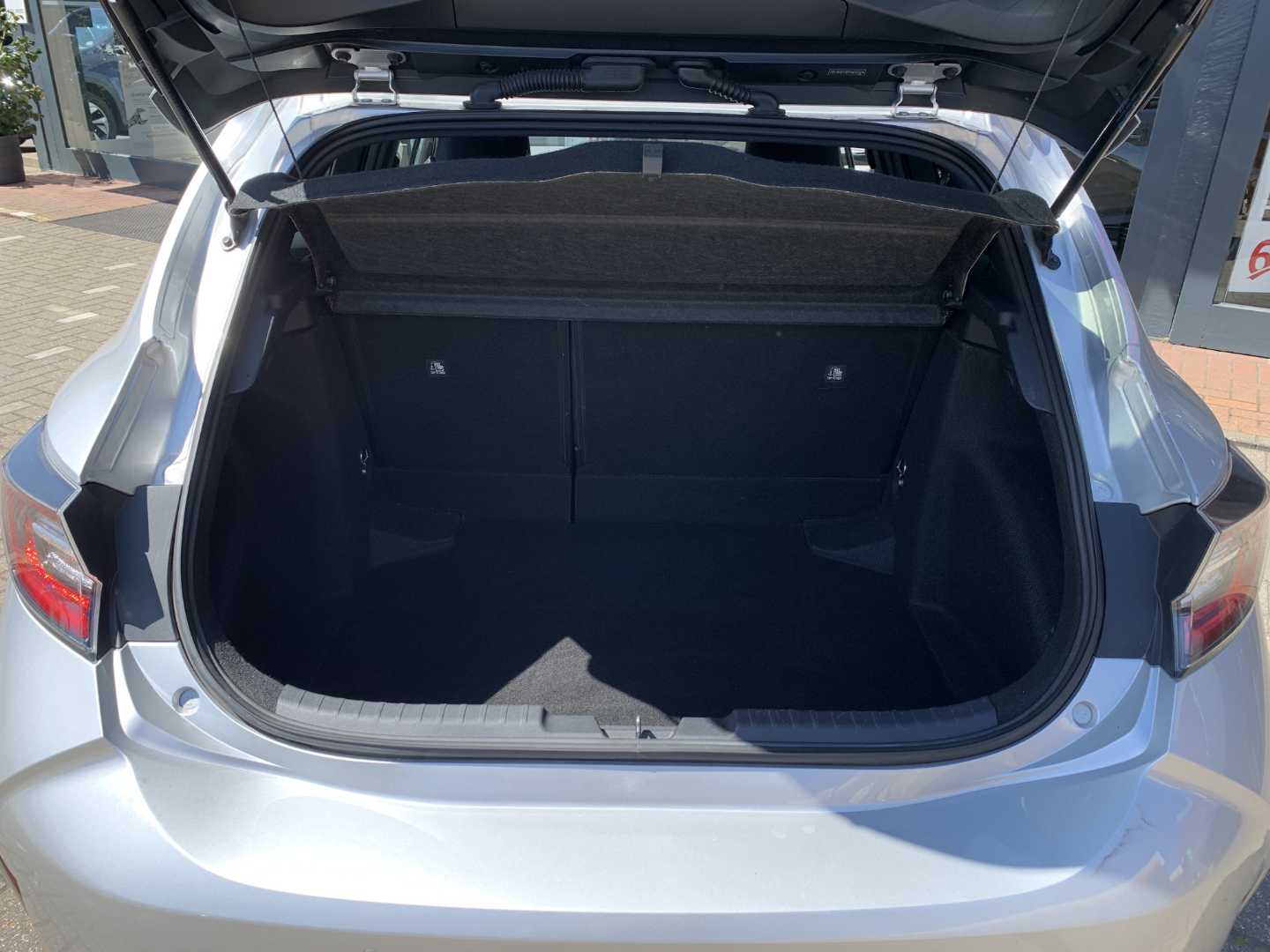 Toyota COROLLA 1.8 VVT-i Hybrid Excel 5dr CVT - Image 13