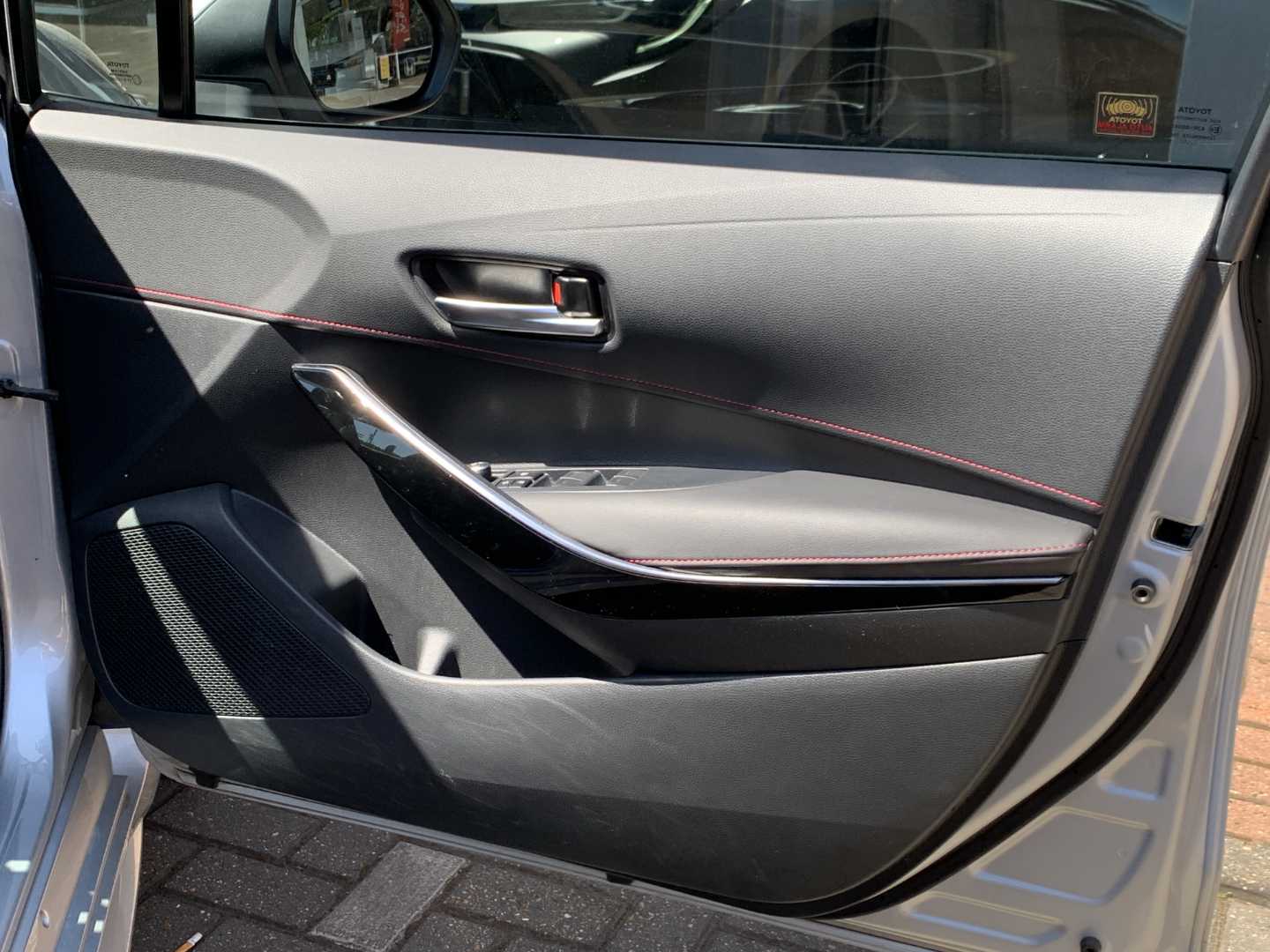 Toyota COROLLA 1.8 VVT-i Hybrid Excel 5dr CVT - Image 17