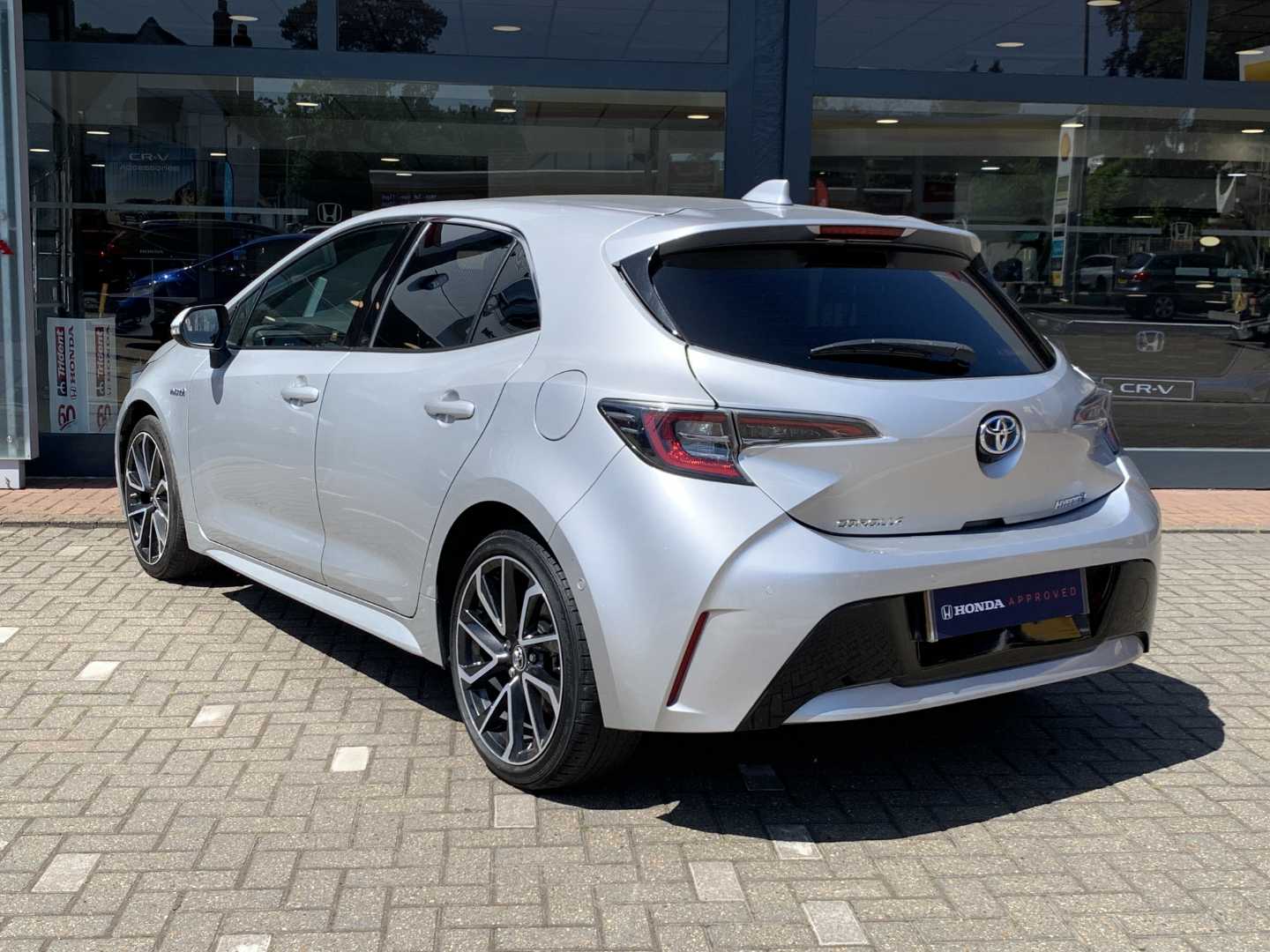 Toyota COROLLA 1.8 VVT-i Hybrid Excel 5dr CVT - Image 3