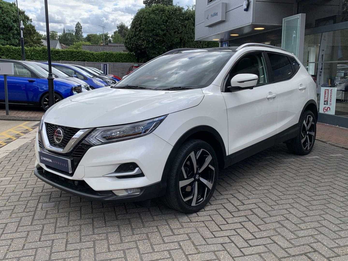 Nissan QASHQAI 1.3 DiG-T N-Motion 5dr - Image 10