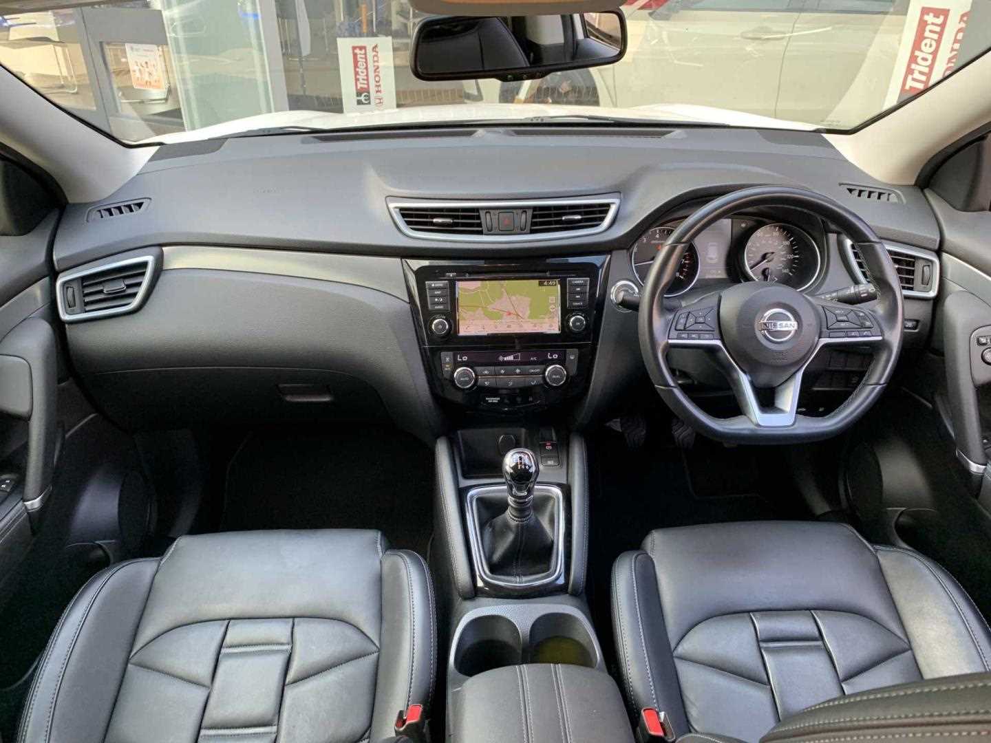Nissan QASHQAI 1.3 DiG-T N-Motion 5dr - Image 4