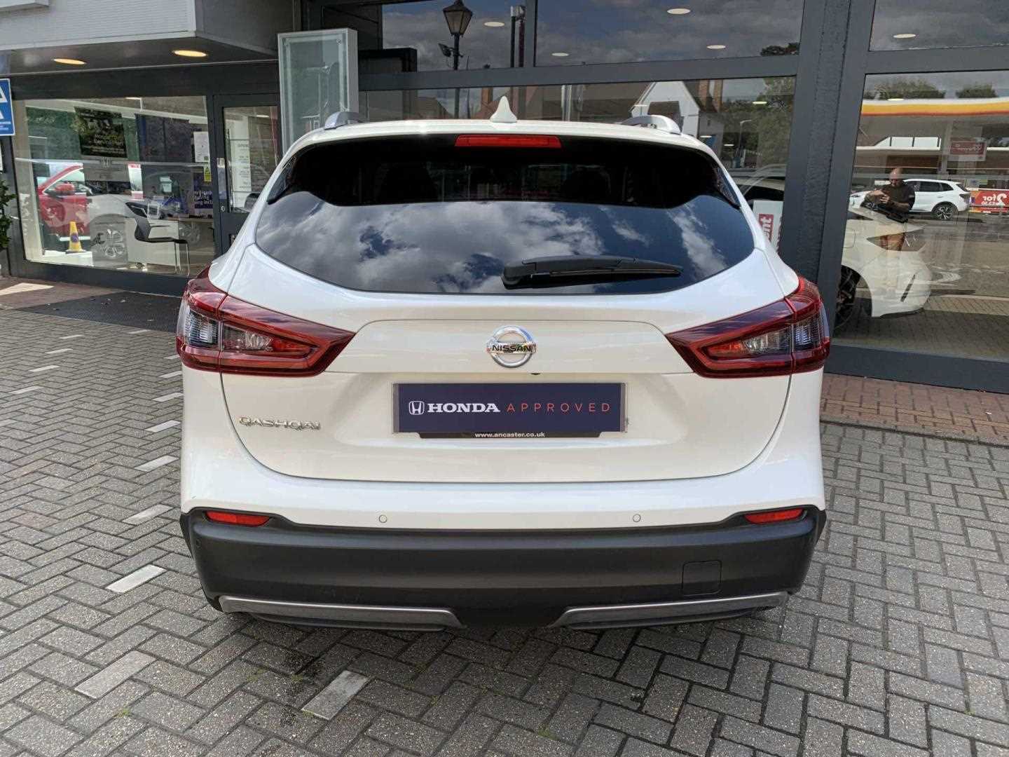 Nissan QASHQAI 1.3 DiG-T N-Motion 5dr - Image 7