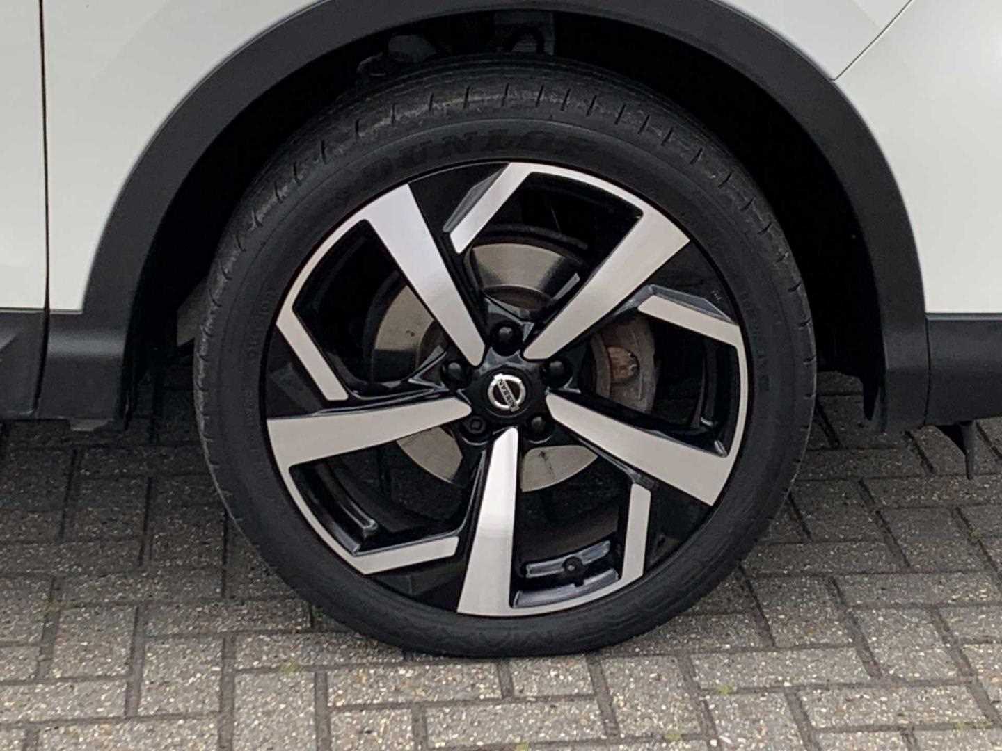 Nissan QASHQAI 1.3 DiG-T N-Motion 5dr - Image 9