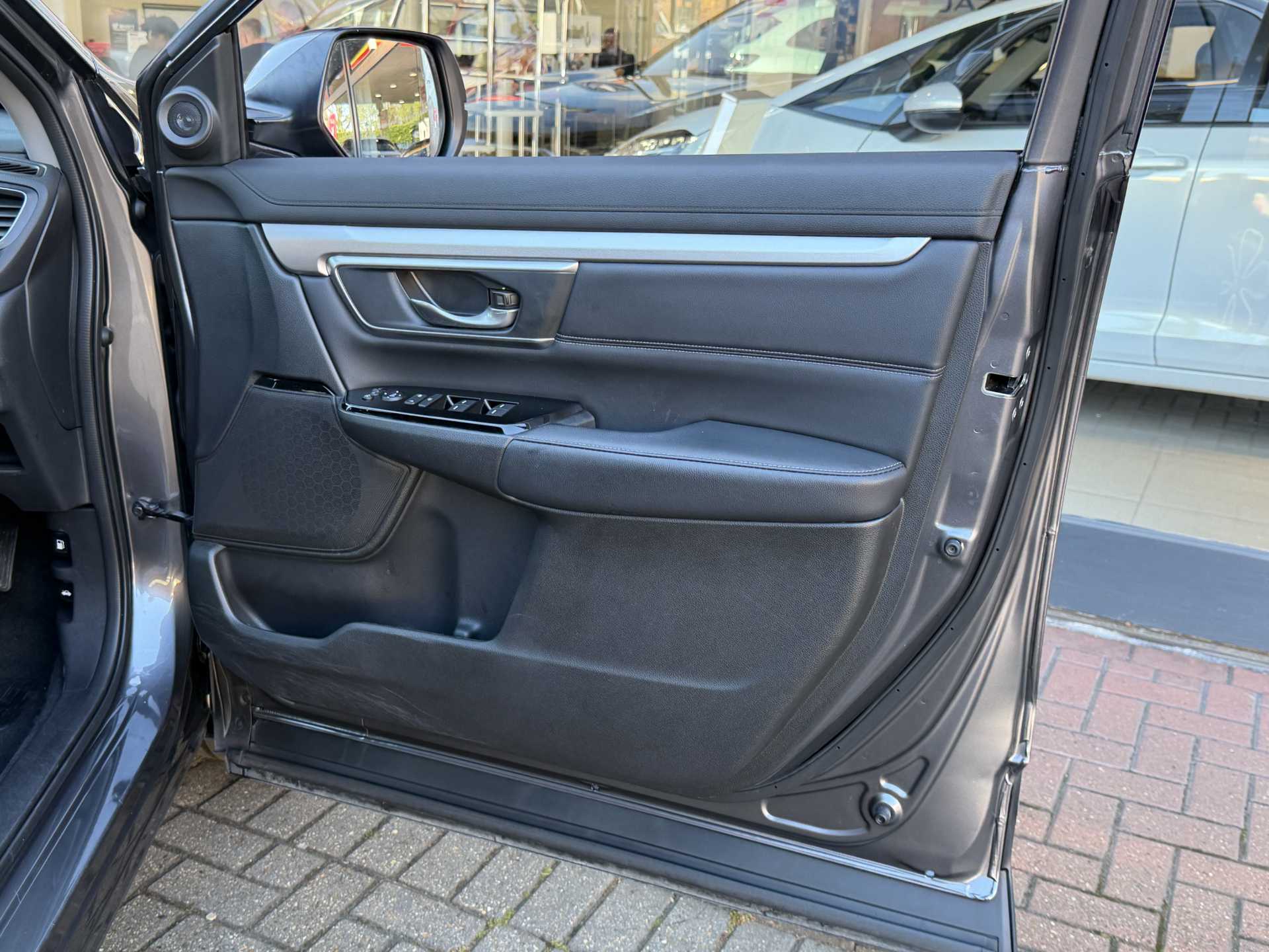 Honda CR-V 2.0 i-MMD Hybrid SR 5dr eCVT - Image 17