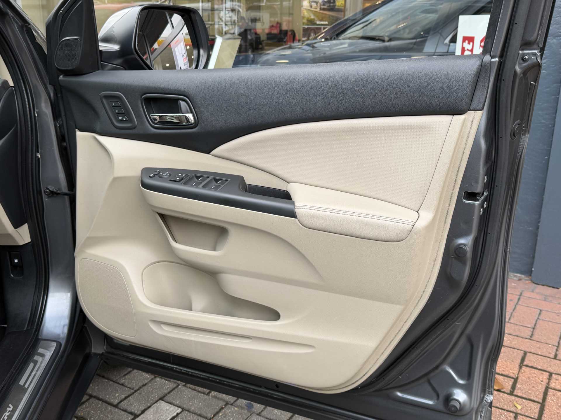 Honda CR-V 2.0 i-VTEC EX 5dr Auto - Image 17