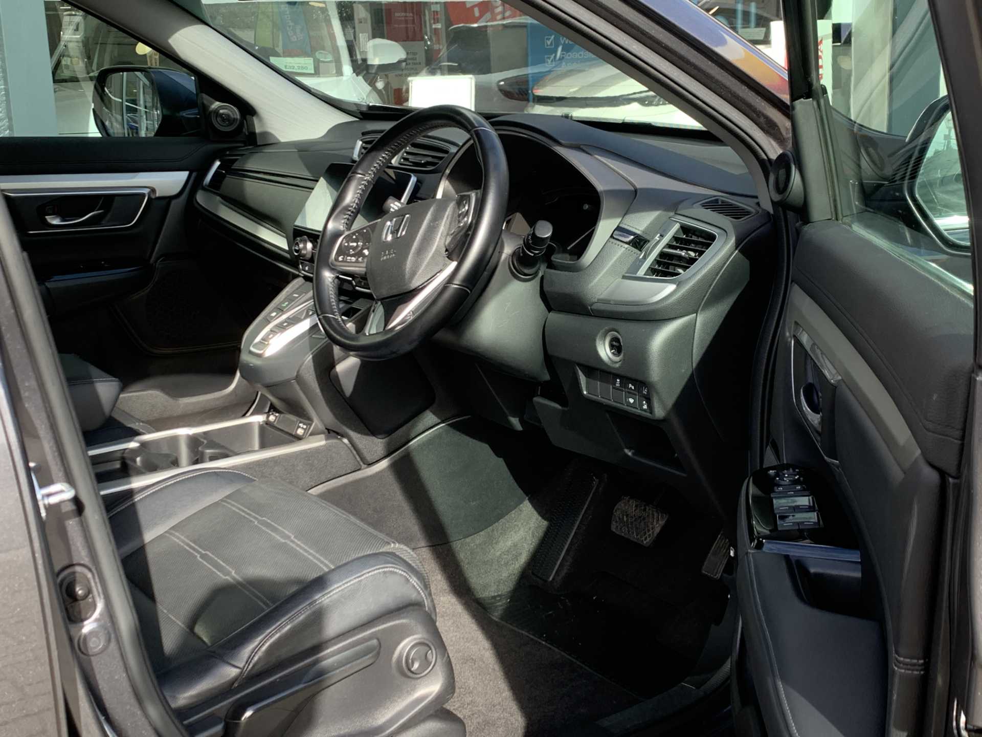 Honda CR-V 2.0 i-MMD Hybrid SR 5dr eCVT - Image 15