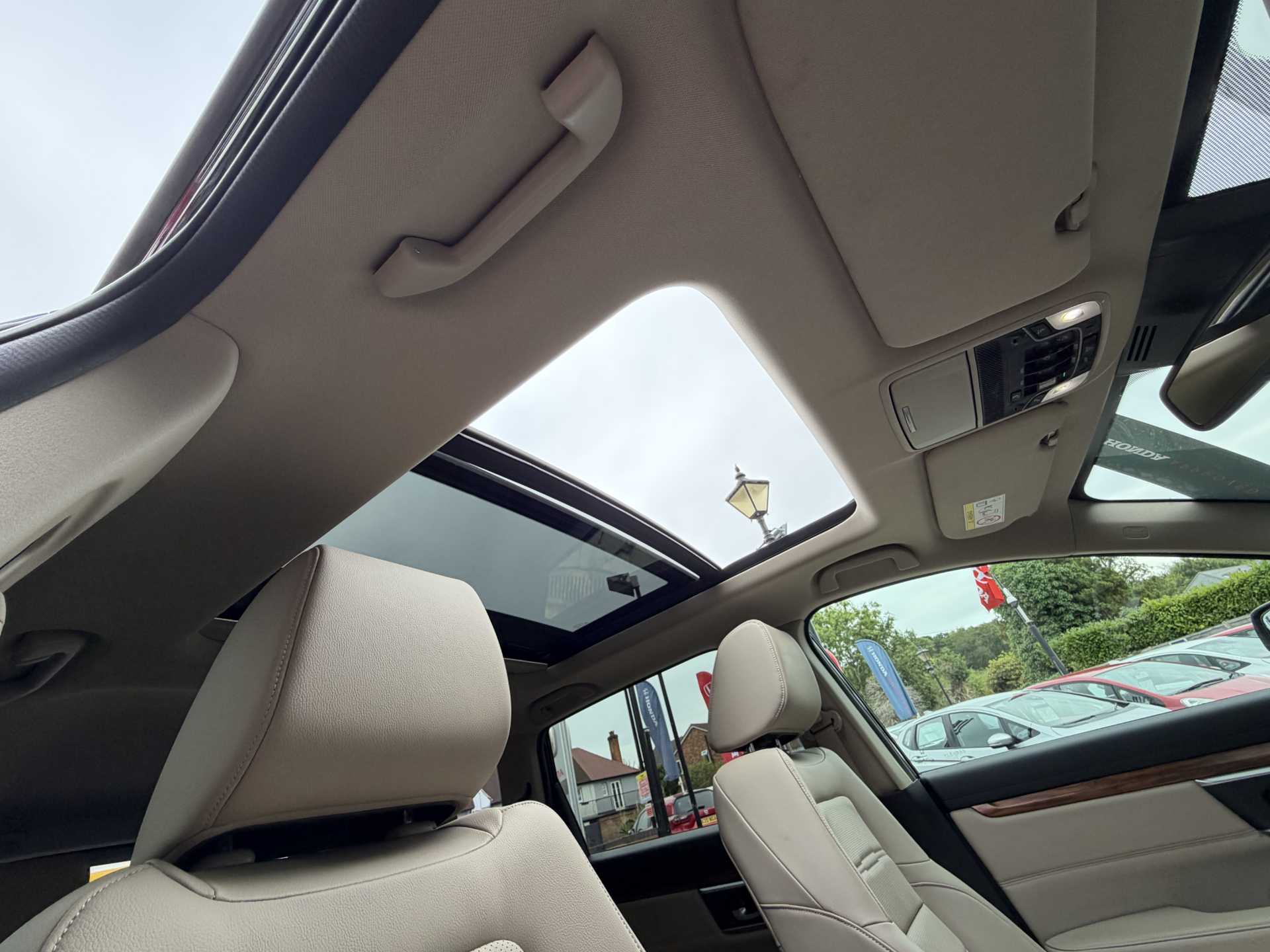 Honda CR-V 2.0 i-MMD Hybrid EX 5dr eCVT — image 18