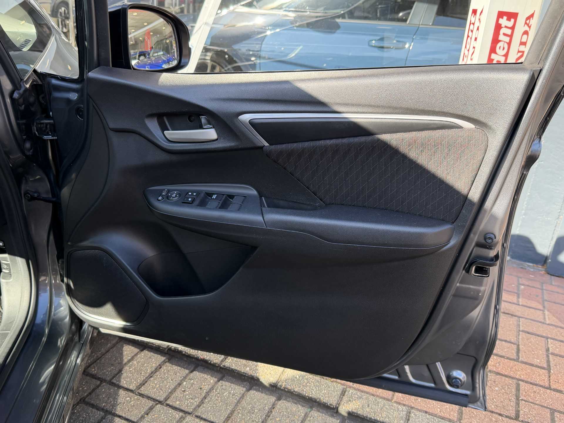 Honda Jazz 1.5 i-VTEC Sport 5dr Navi CVT - Image 17