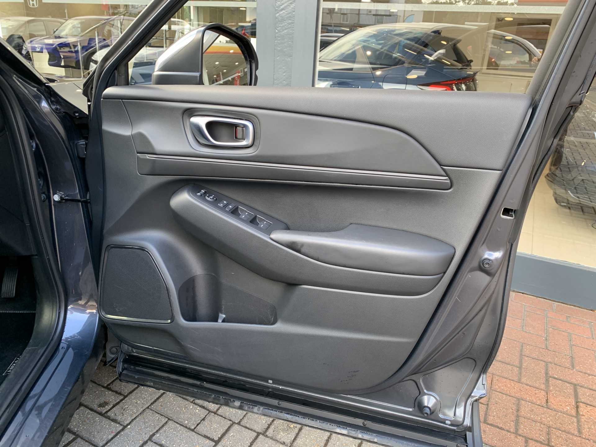 Honda HR-V 1.5 eHEV Elegance 5dr CVT - Image 17