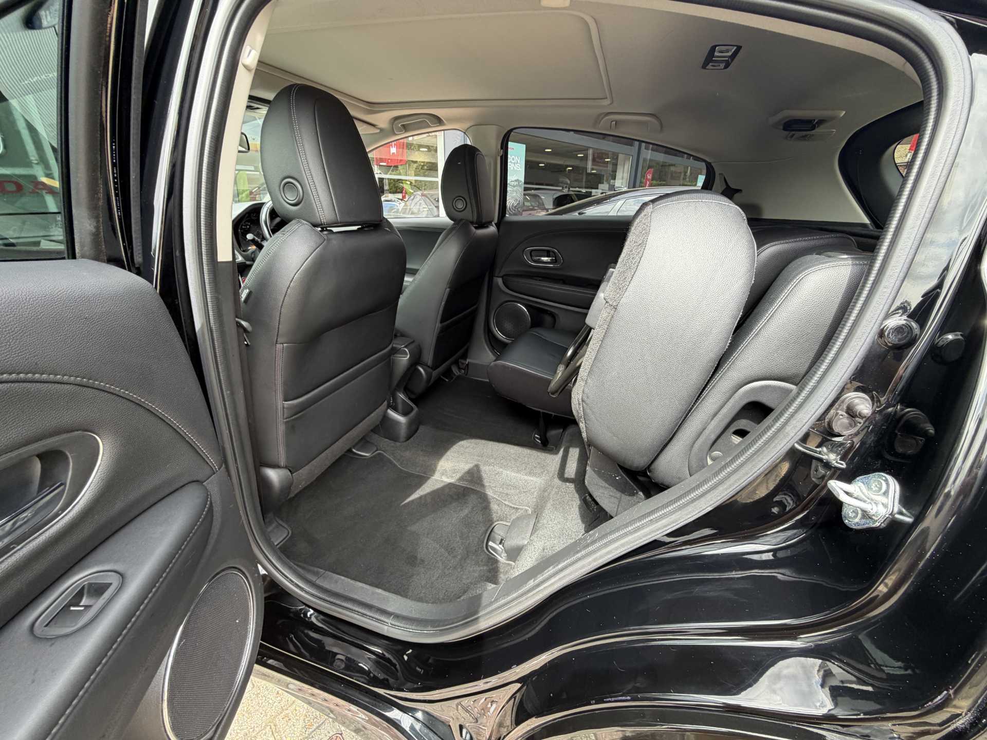 Honda HR-V 1.5 i-VTEC EX 5dr - Image 18