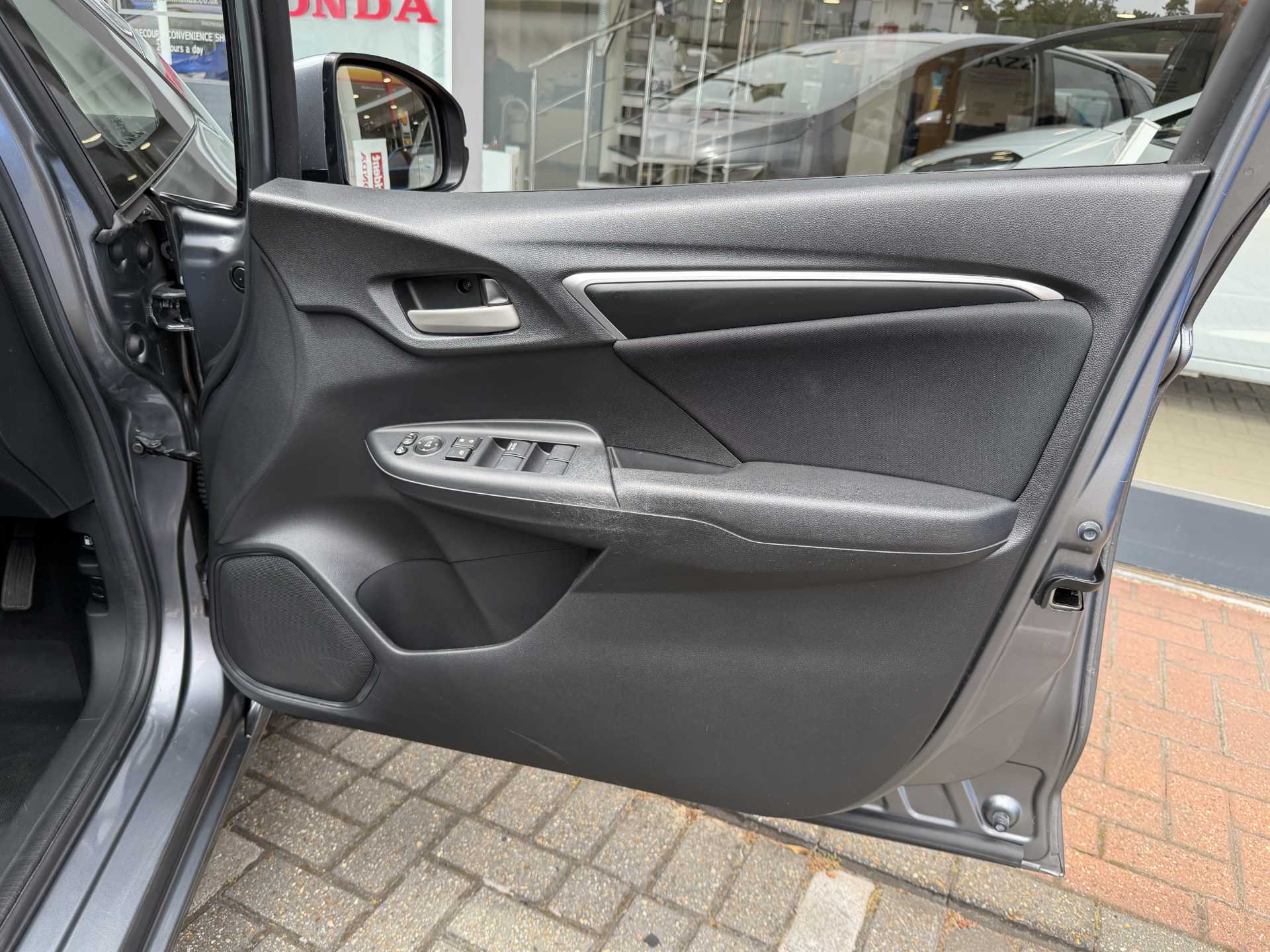 Honda Jazz 1.3 i-VTEC SE 5dr CVT - Image 17