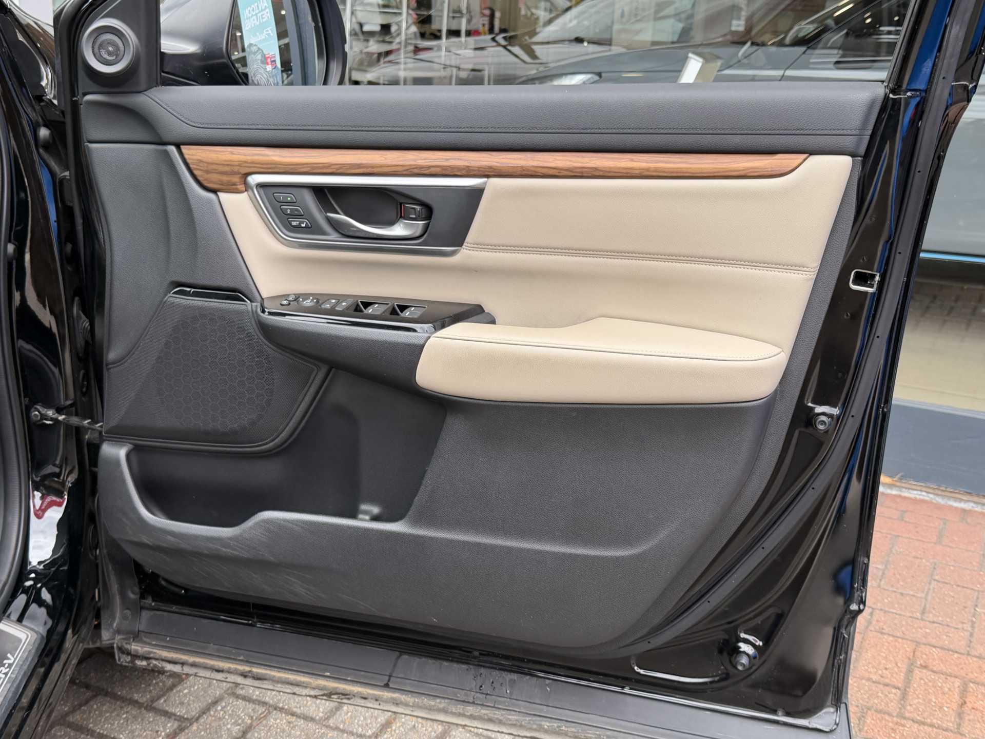 Honda CR-V 2.0 i-MMD Hybrid EX 5dr eCVT — image 17