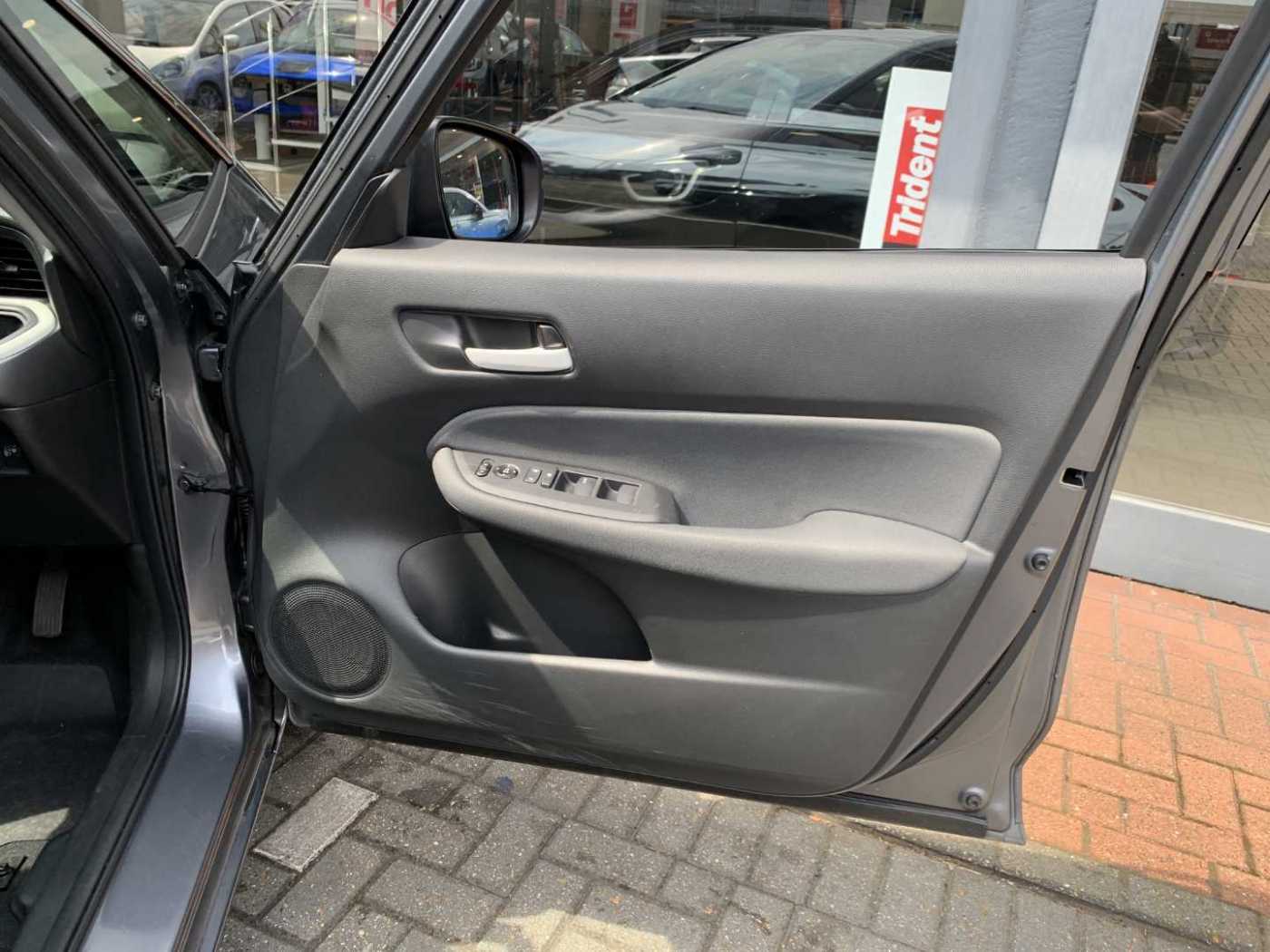 Honda Jazz 1.5 i-MMD Hybrid SE 5dr eCVT - Image 17