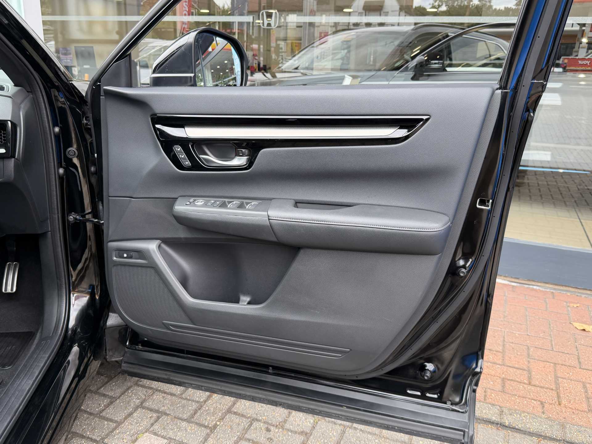 Honda CR-V 2.0 ePHEV Advance Tech 5dr eCVT — image 17