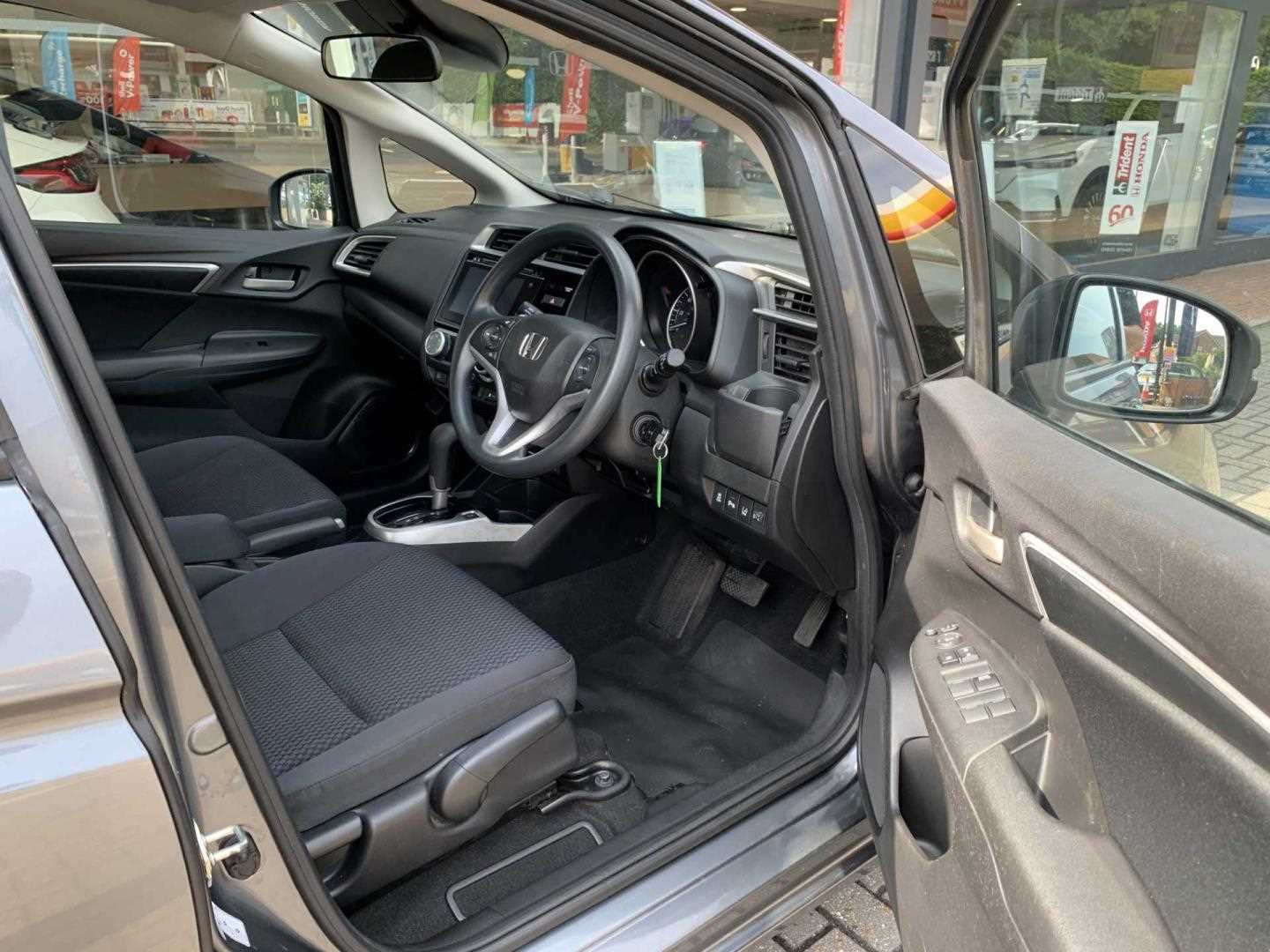 Honda JAZZ 1.3 i-VTEC SE 5dr CVT - Image 15