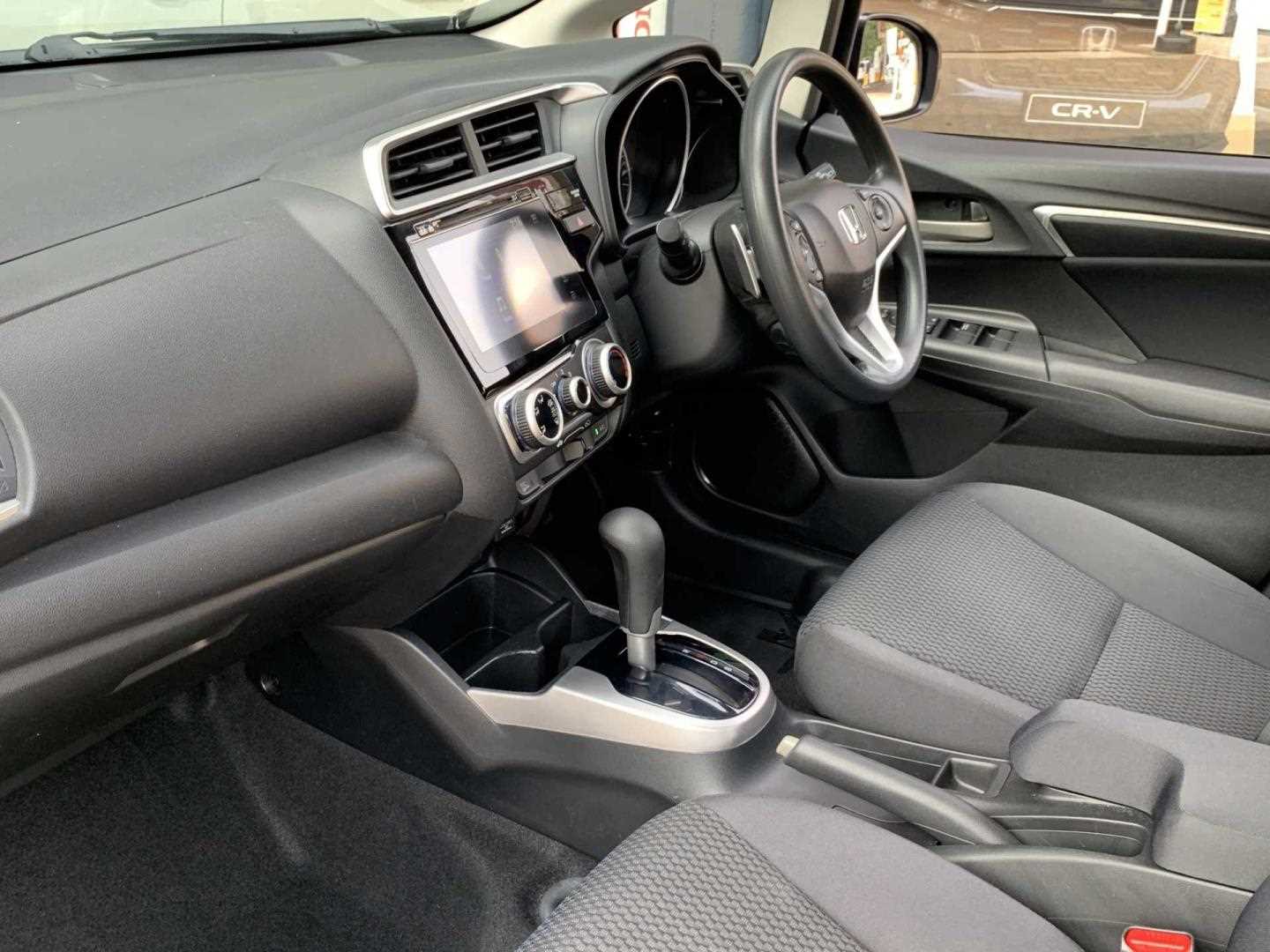 Honda JAZZ 1.3 i-VTEC SE 5dr CVT - Image 2