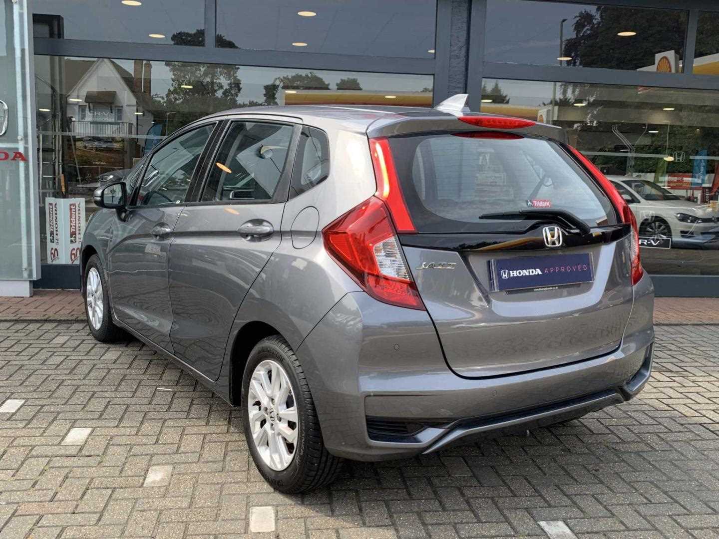 Honda JAZZ 1.3 i-VTEC SE 5dr CVT - Image 3
